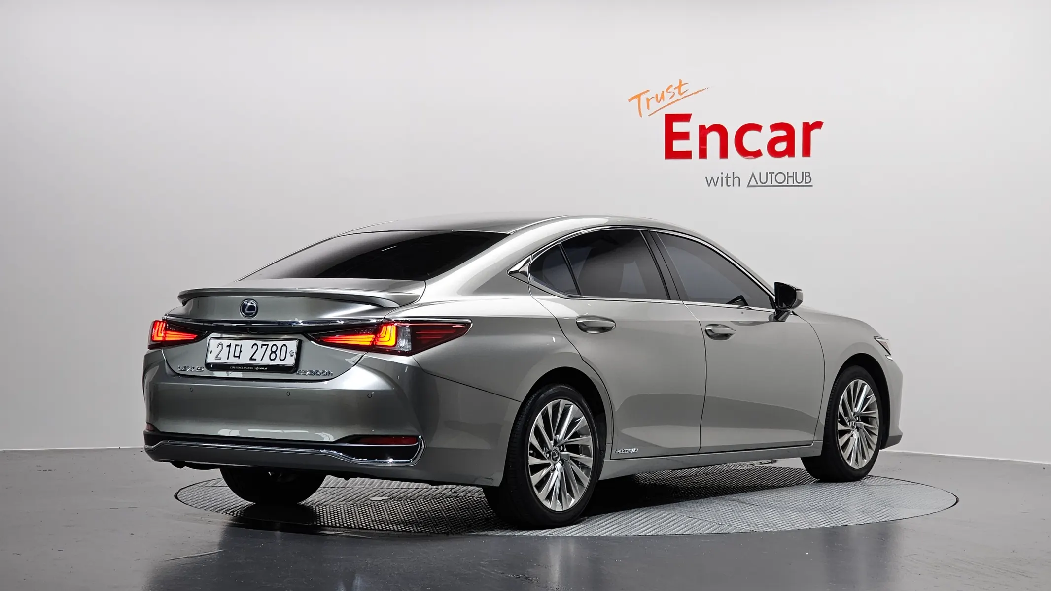 Lexus ES300h 7 2018 2/32