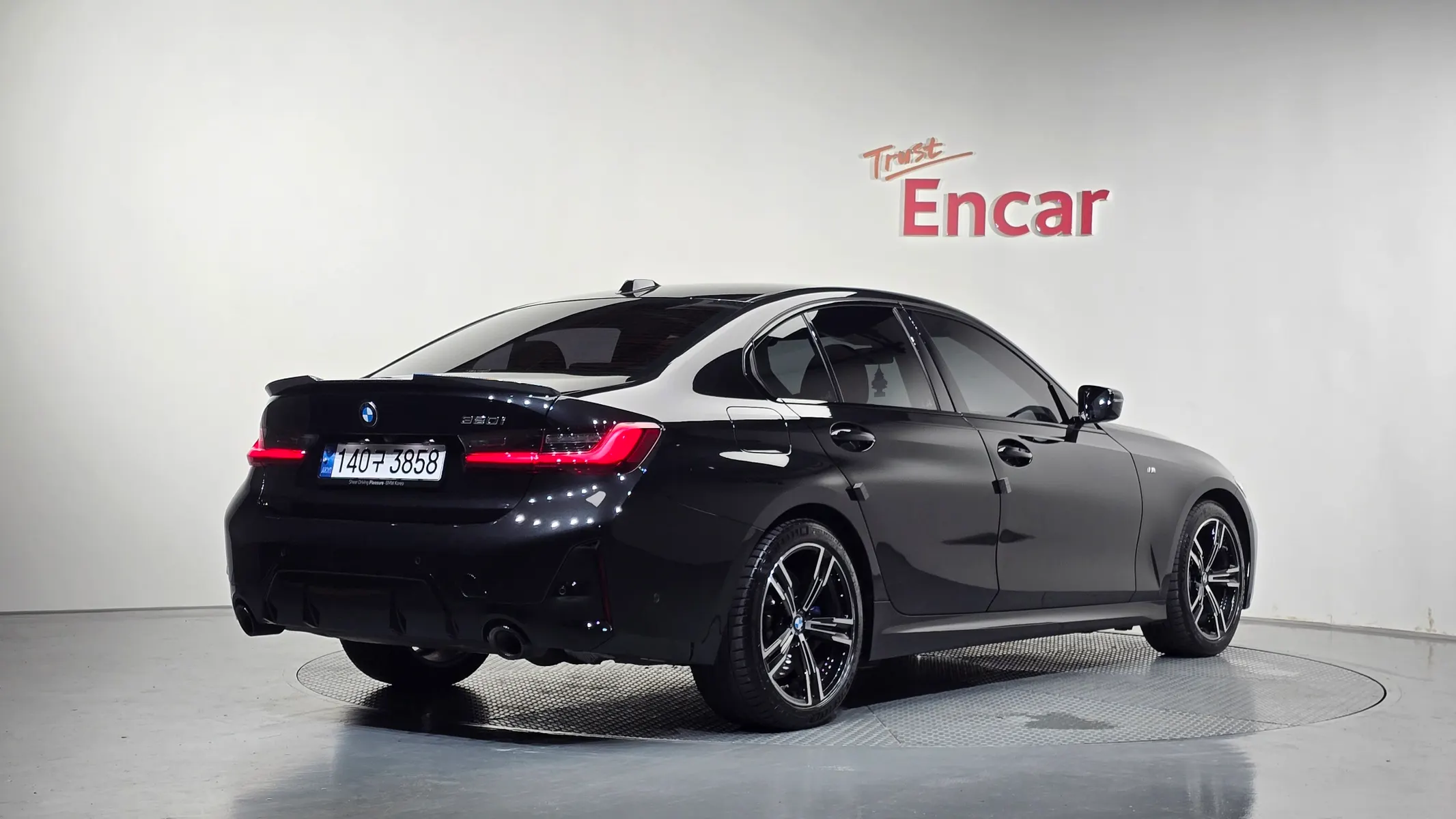 BMW 3 Series (G20) 320i M 2024 2/34