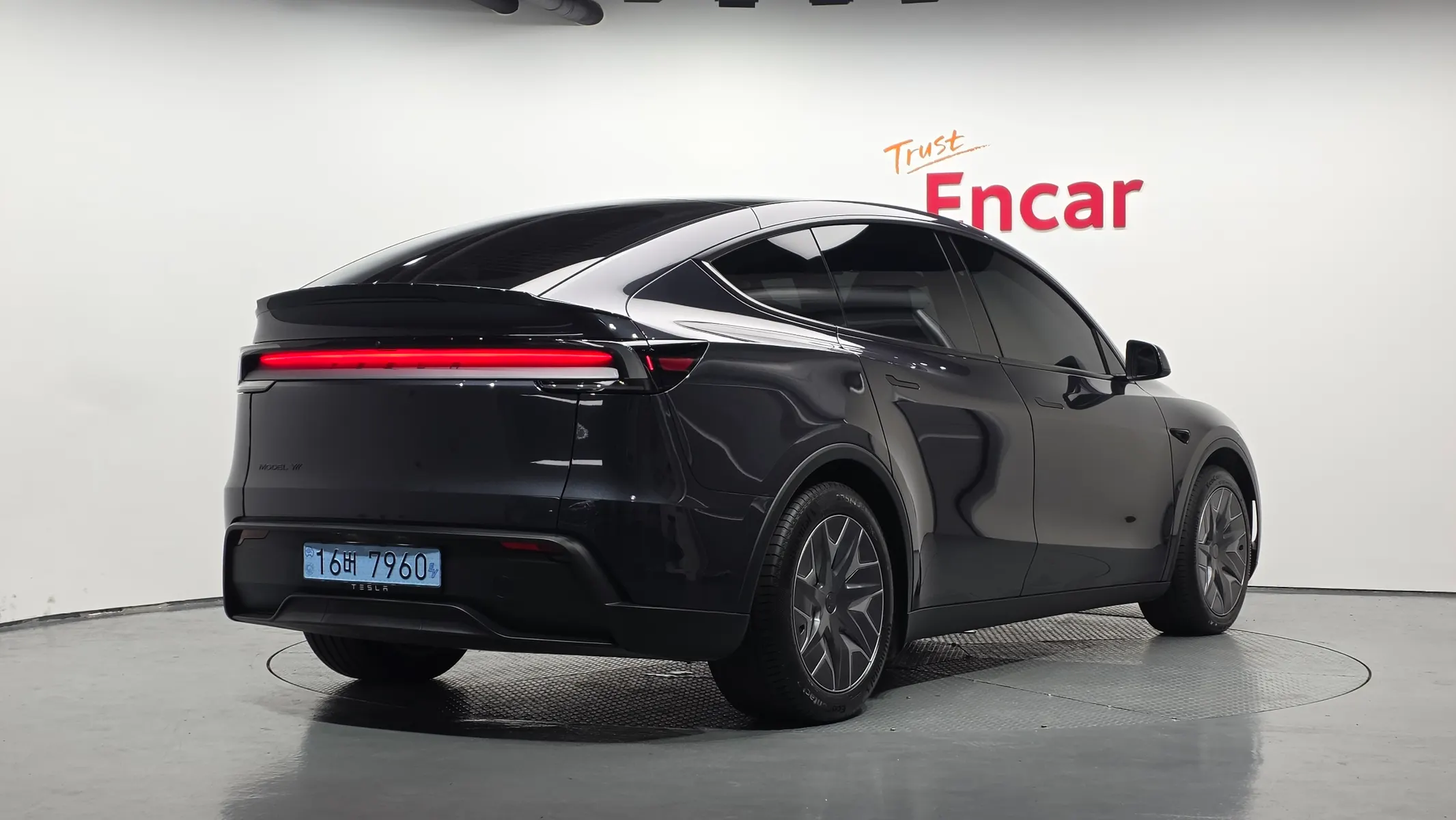 Tesla Y L AWD 2026 2/32