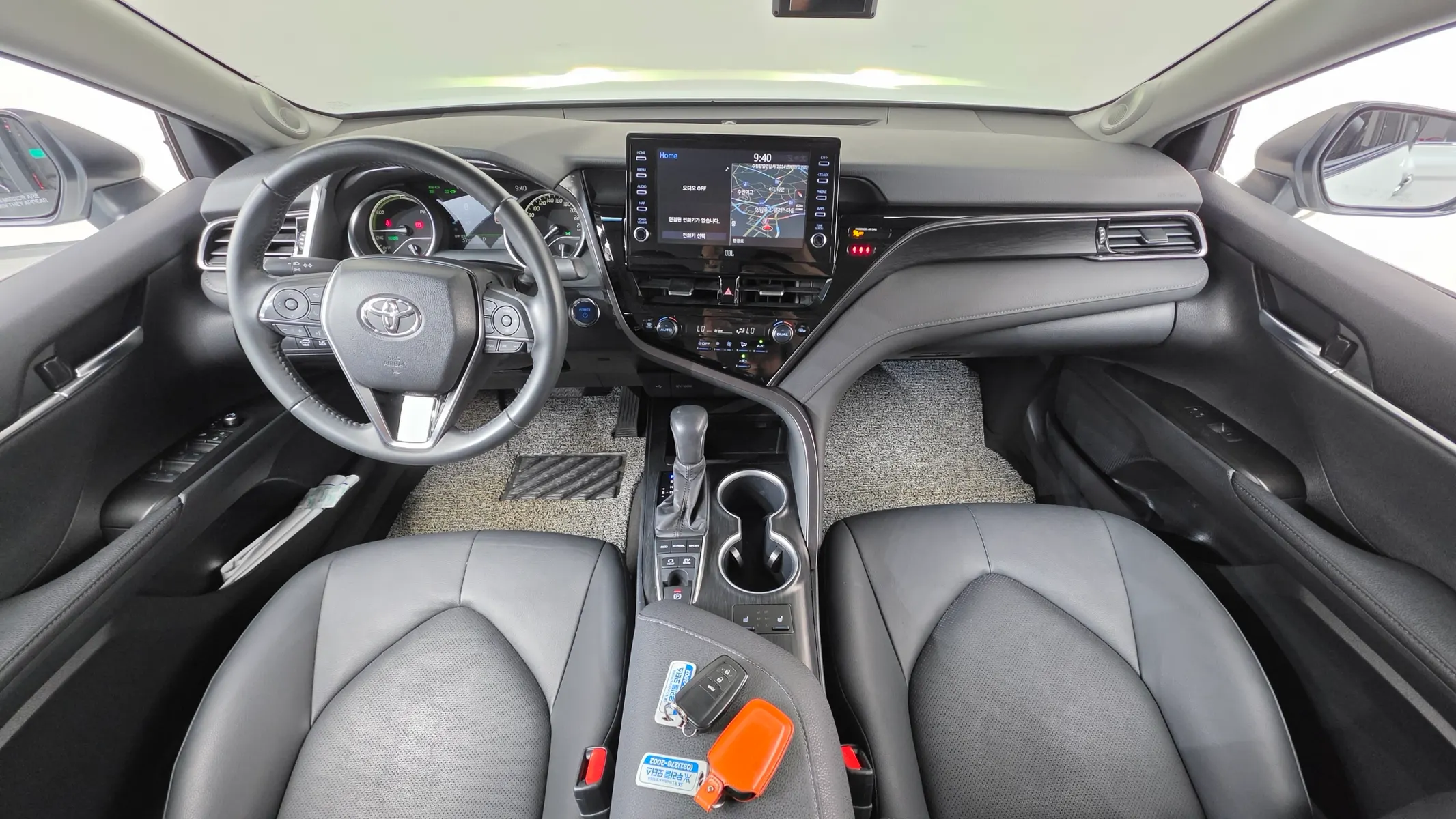 Toyota (XV70) 2.5 XLE 2024 4/5