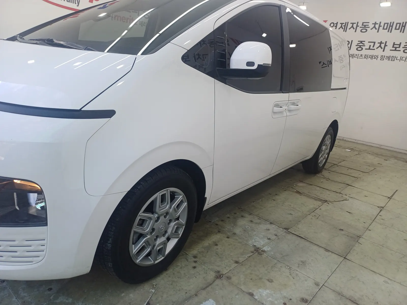 Hyundai Staria 5 2022 2/5