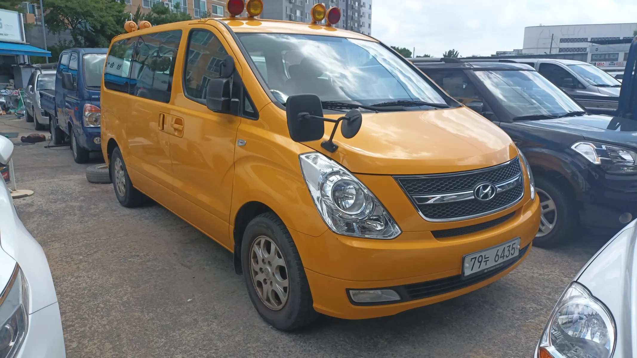 Hyundai Grand Starex 2012 2/12