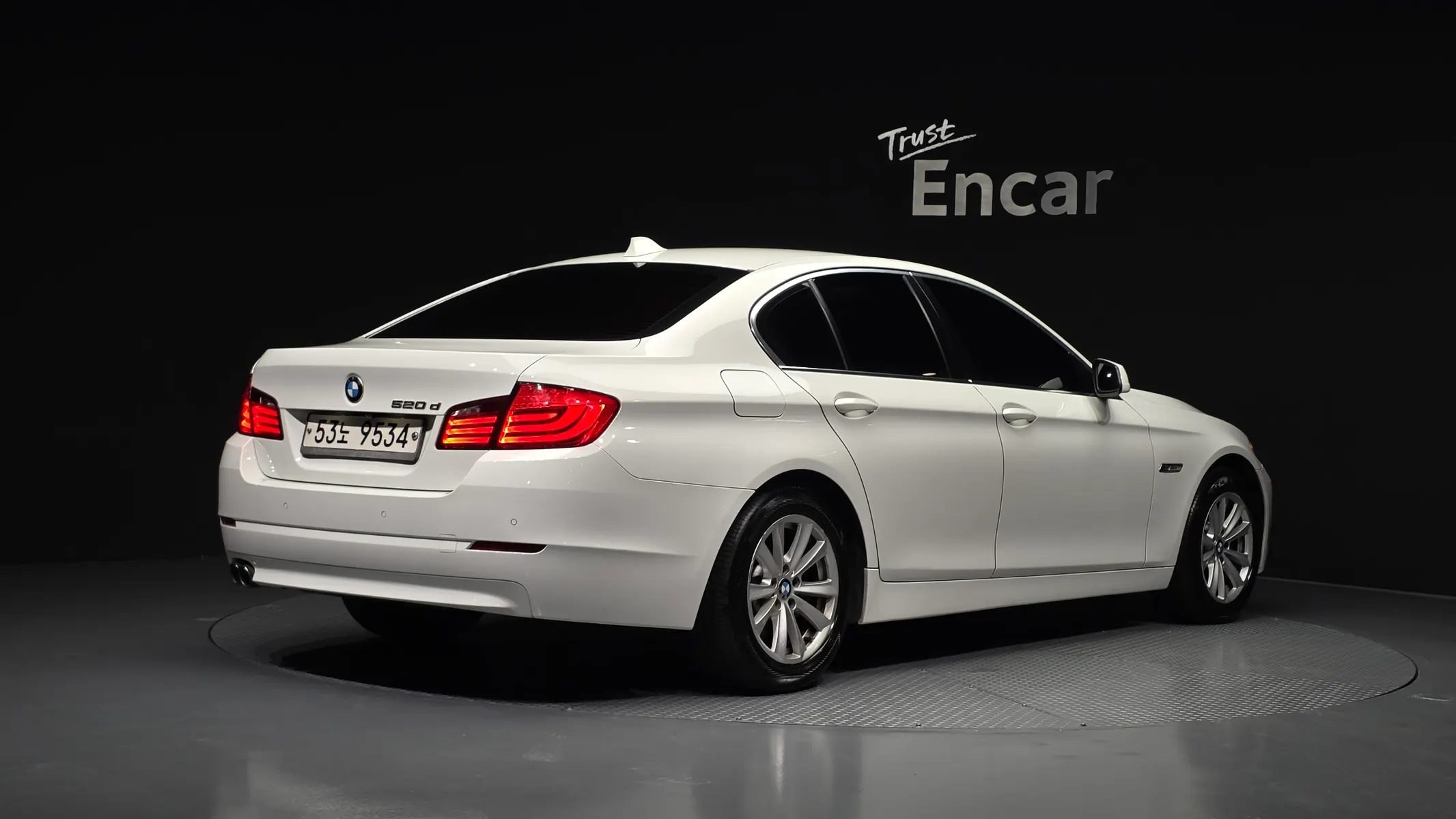 BMW 5 Series (F10) 520d 2011 2/31