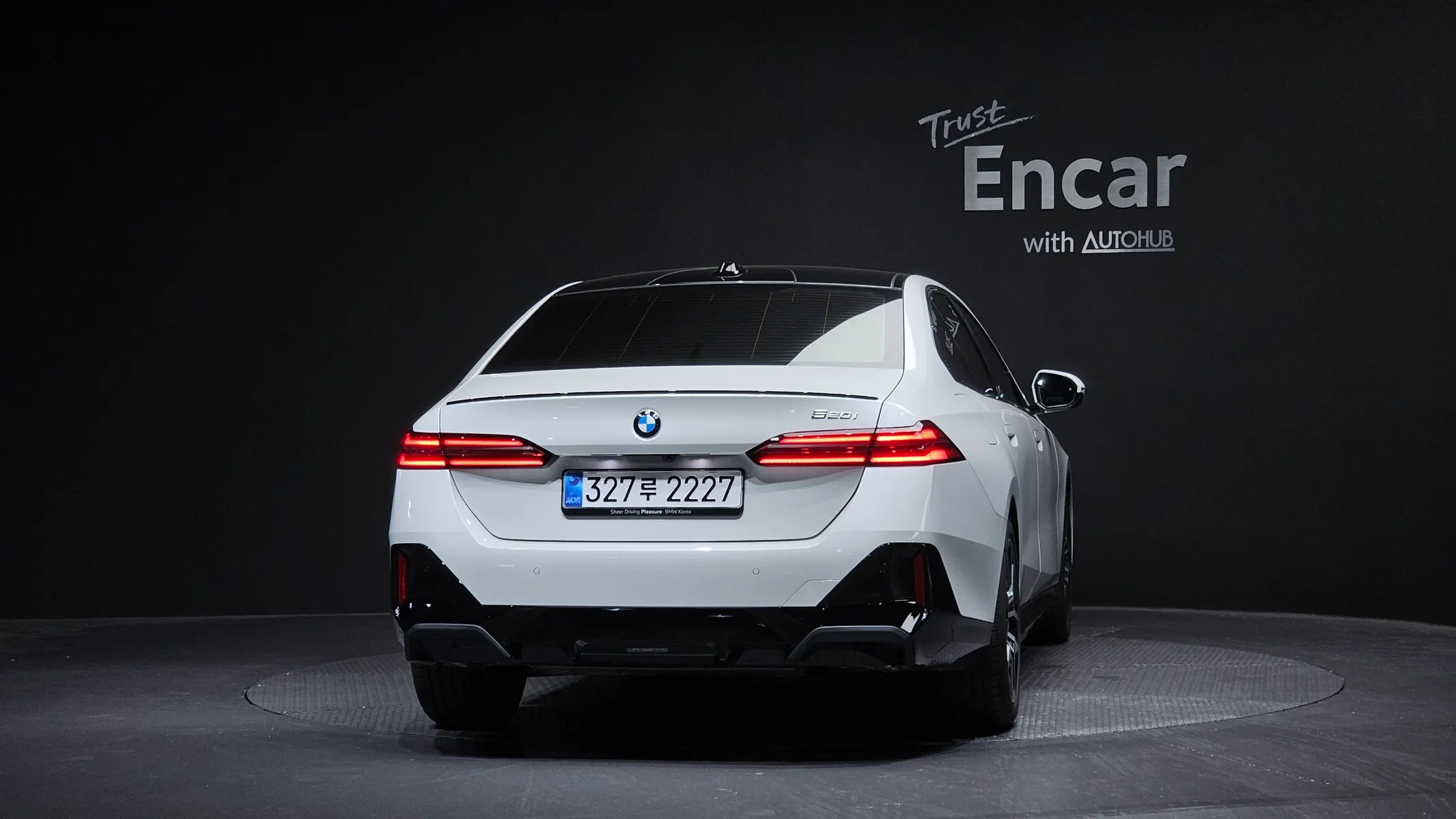 BMW 5 Series (G60) 520i 2025 3/33