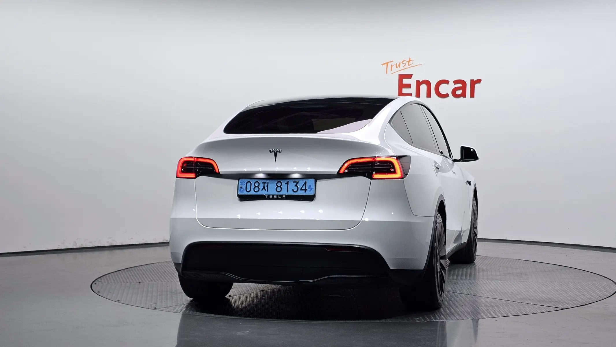 Tesla Y RWD 2023 3/5