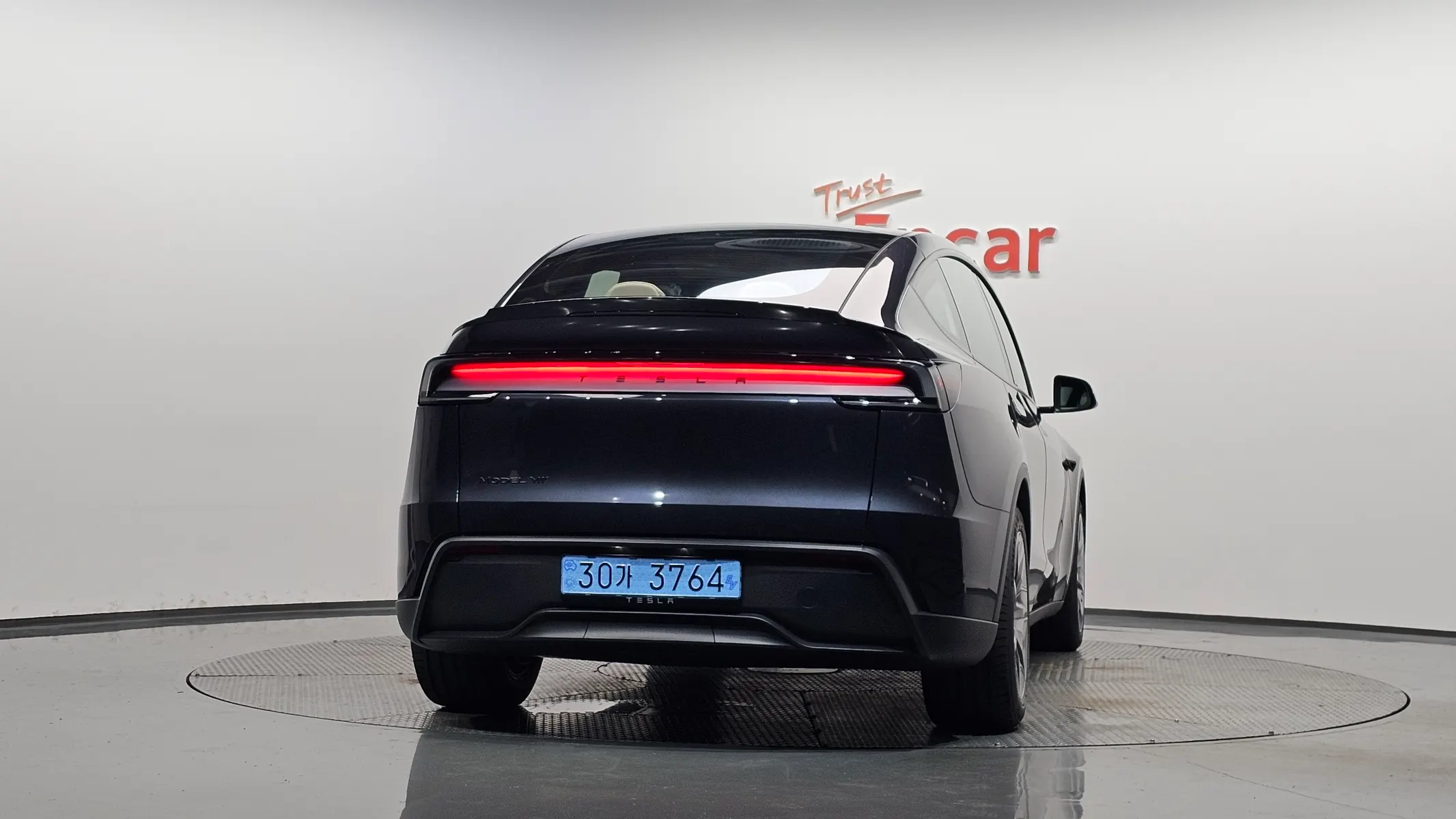 Tesla Y L AWD 2026 3/5