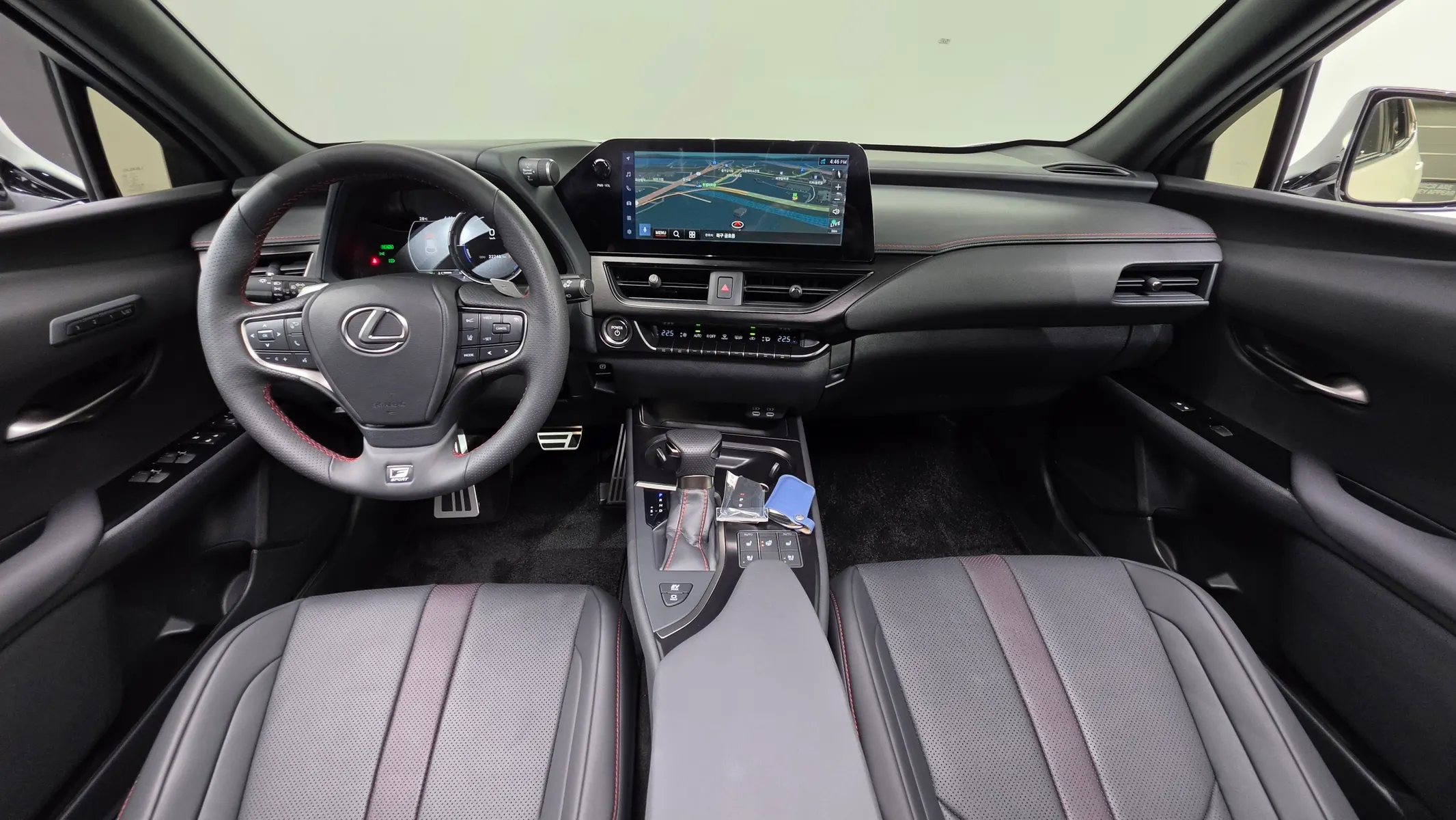 Lexus UX250h 2.0 F-Sport 2WD 2024 4/5