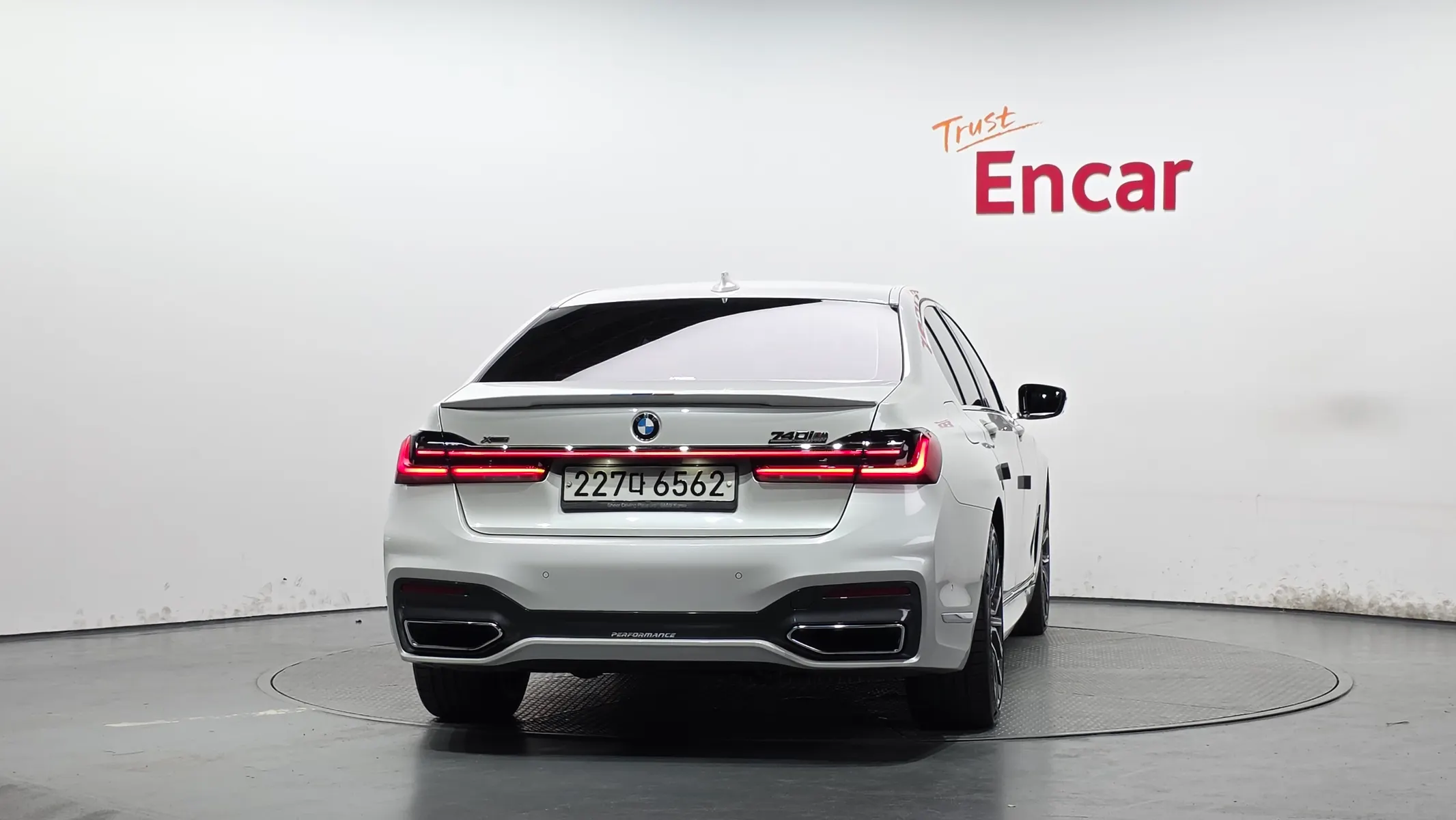 BMW 7 Series (G11) 740i M 2020 3/40