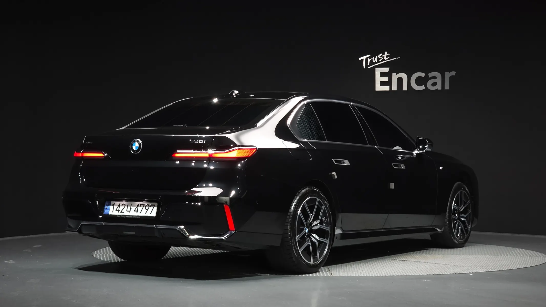 BMW 7 Series (G70) 740i xDrive M 2024 2/34
