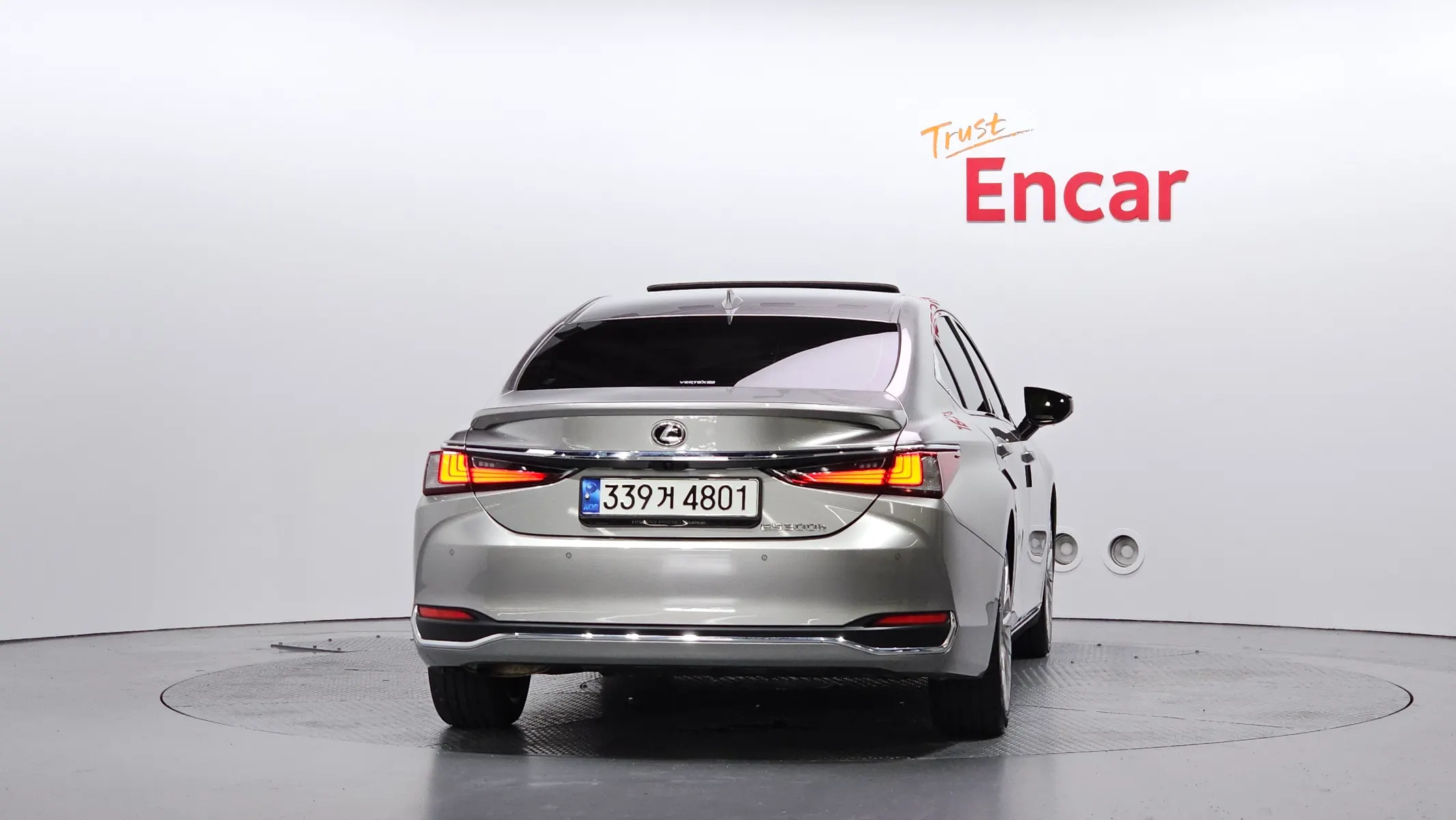 Lexus ES300h 7 2023 3/5