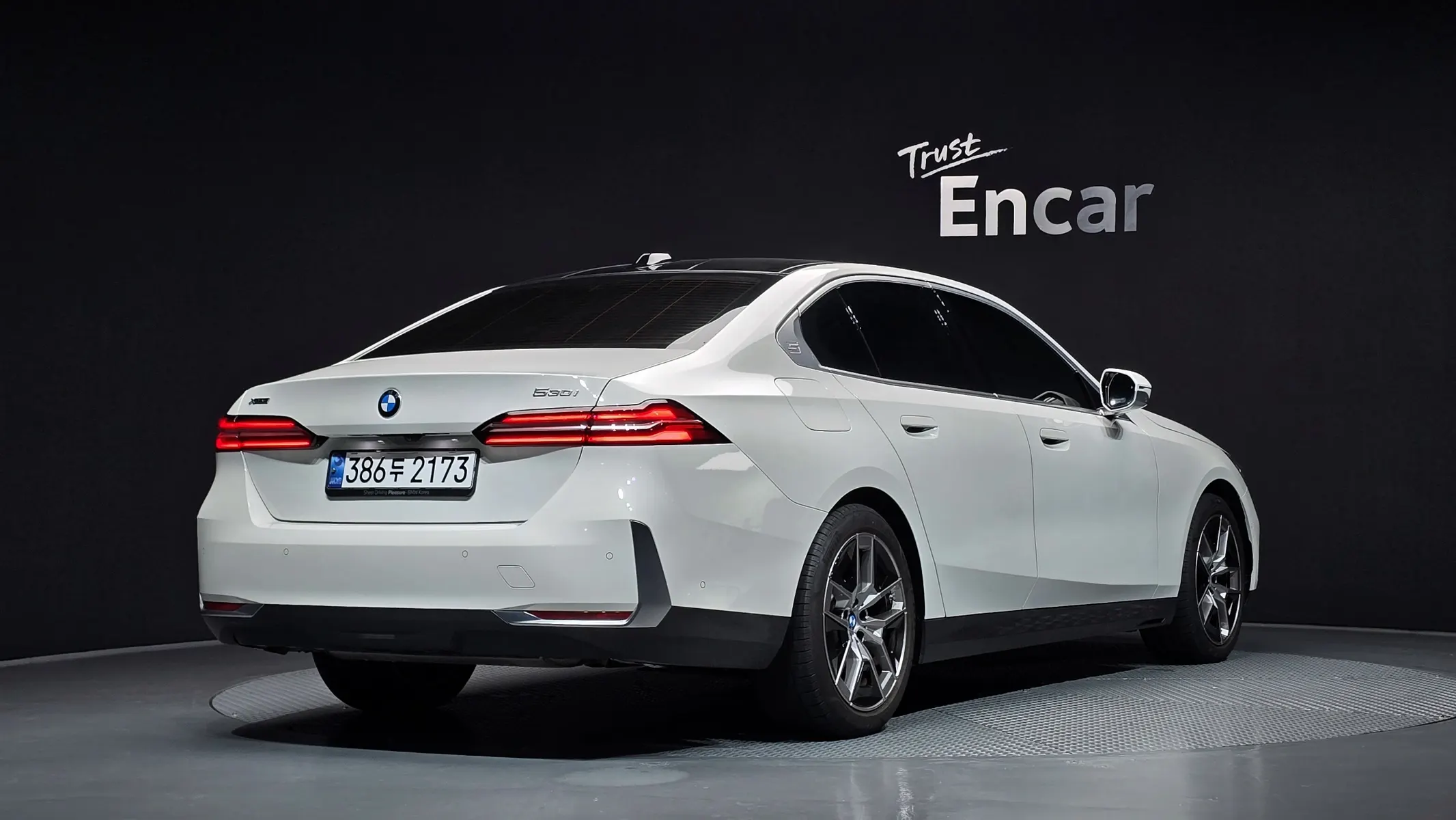 BMW 5 Series (G60) 530i xDrive 2024 2/35