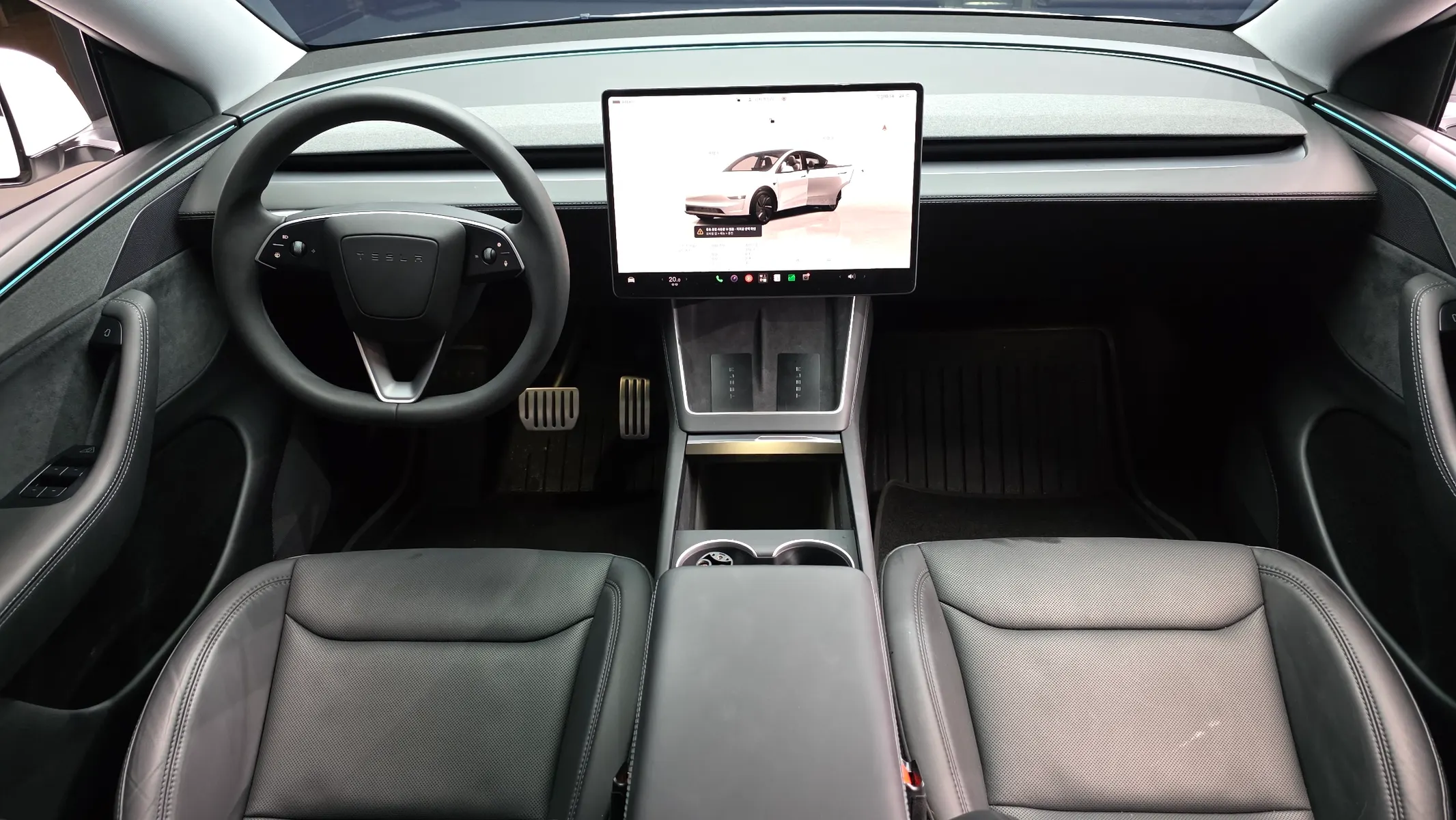 Tesla Y AWD 2025 4/5