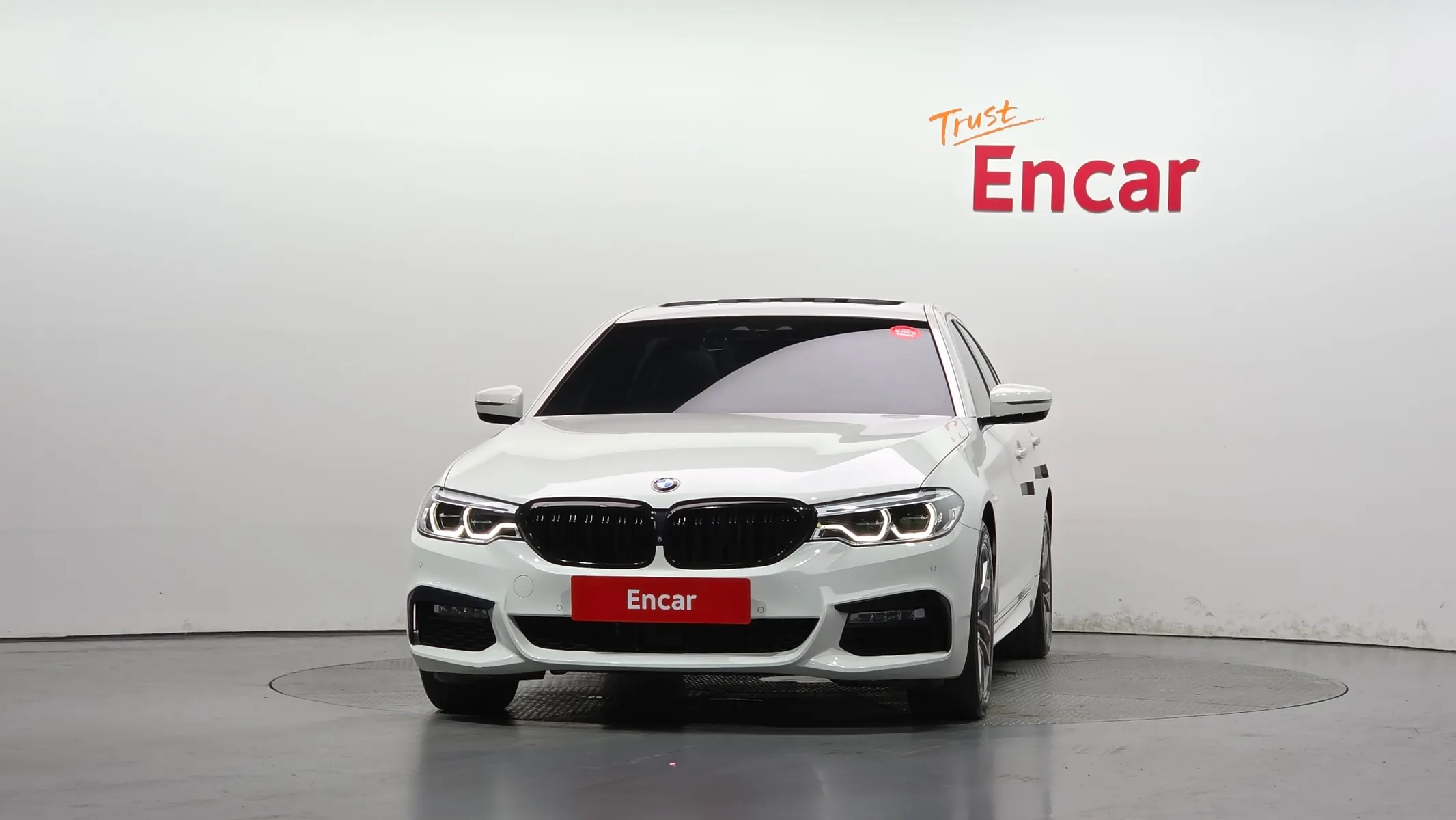 BMW 5 Series (G30) 520d M 2018 3/34
