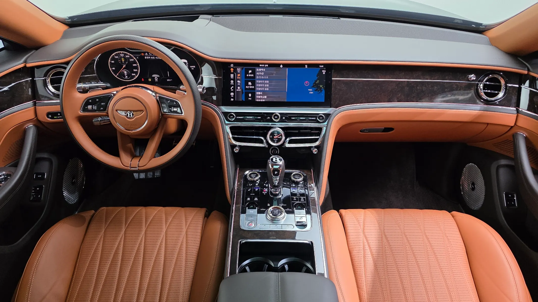 Bentley 3 4.0 2022 4/5