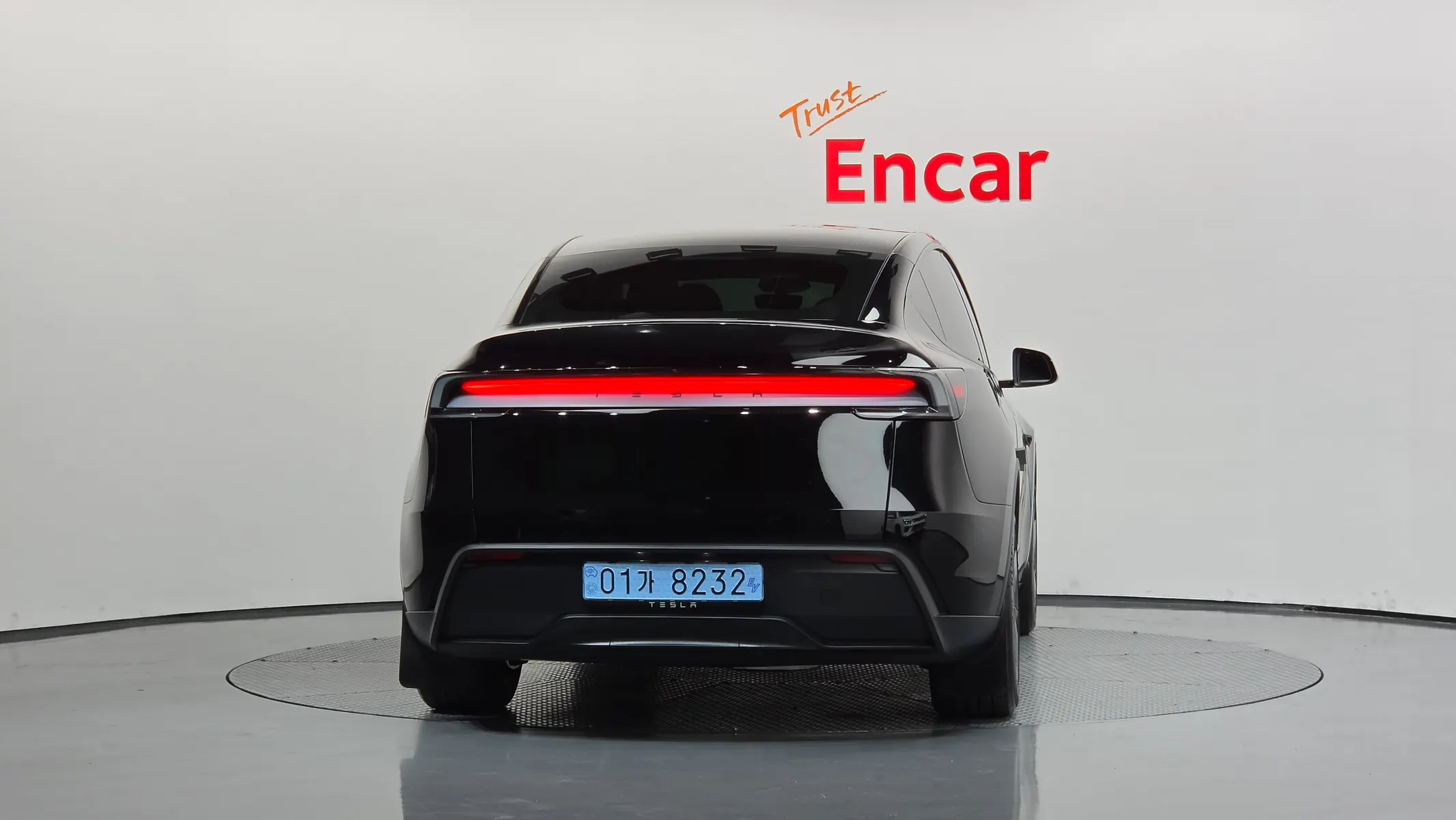 Tesla Y RWD 2026 3/5