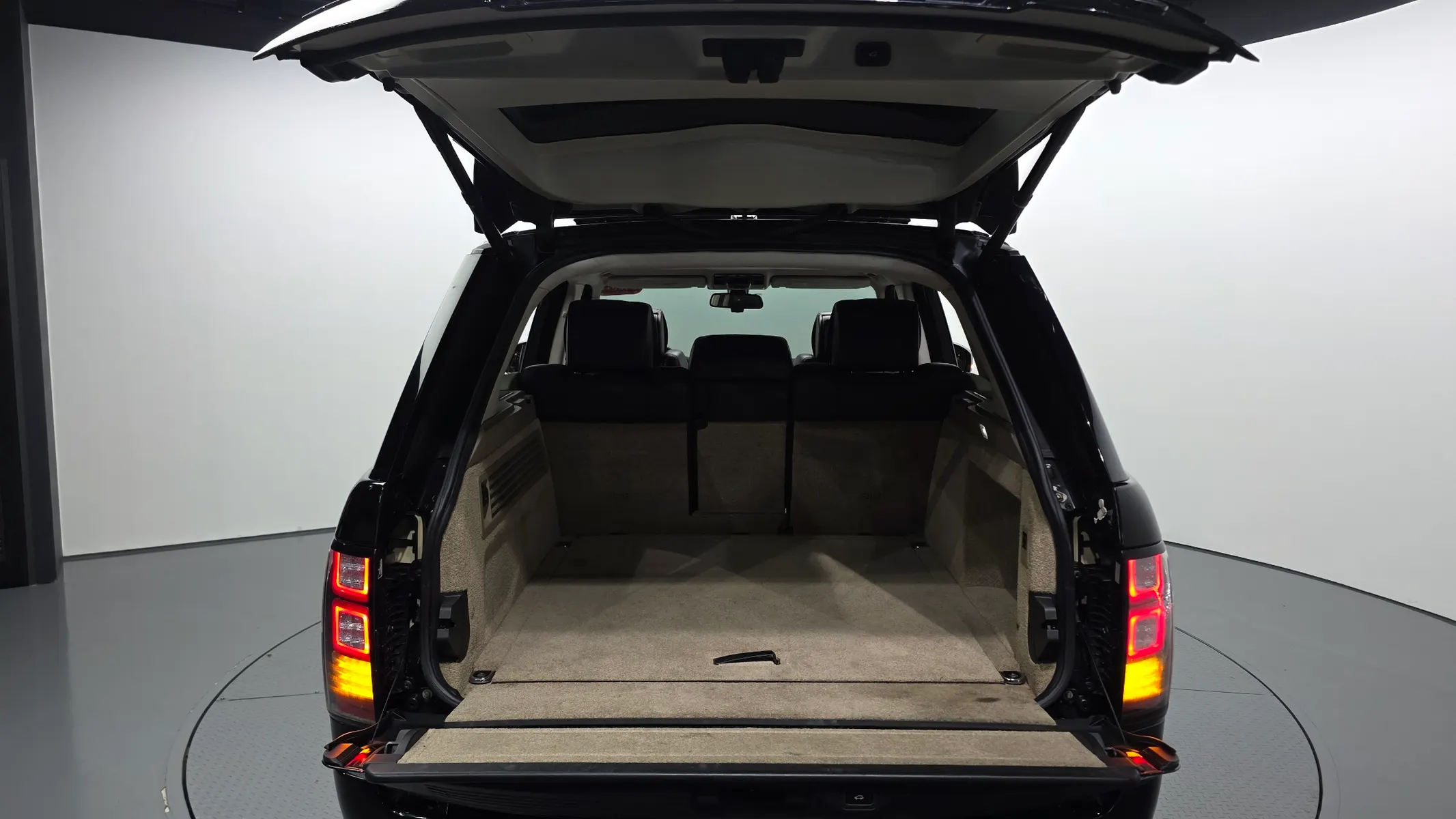 Land Rover 4 4.4 SDV8 Vogue SE 2013 31/32