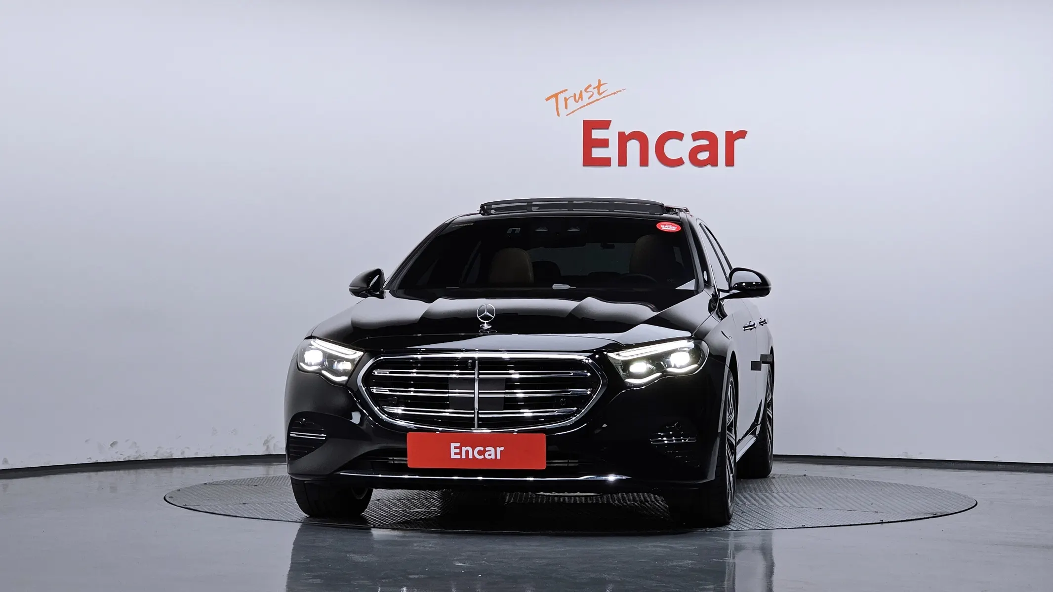 Mercedes-Benz E-Class W214 E300 4MATIC 2024 3/39