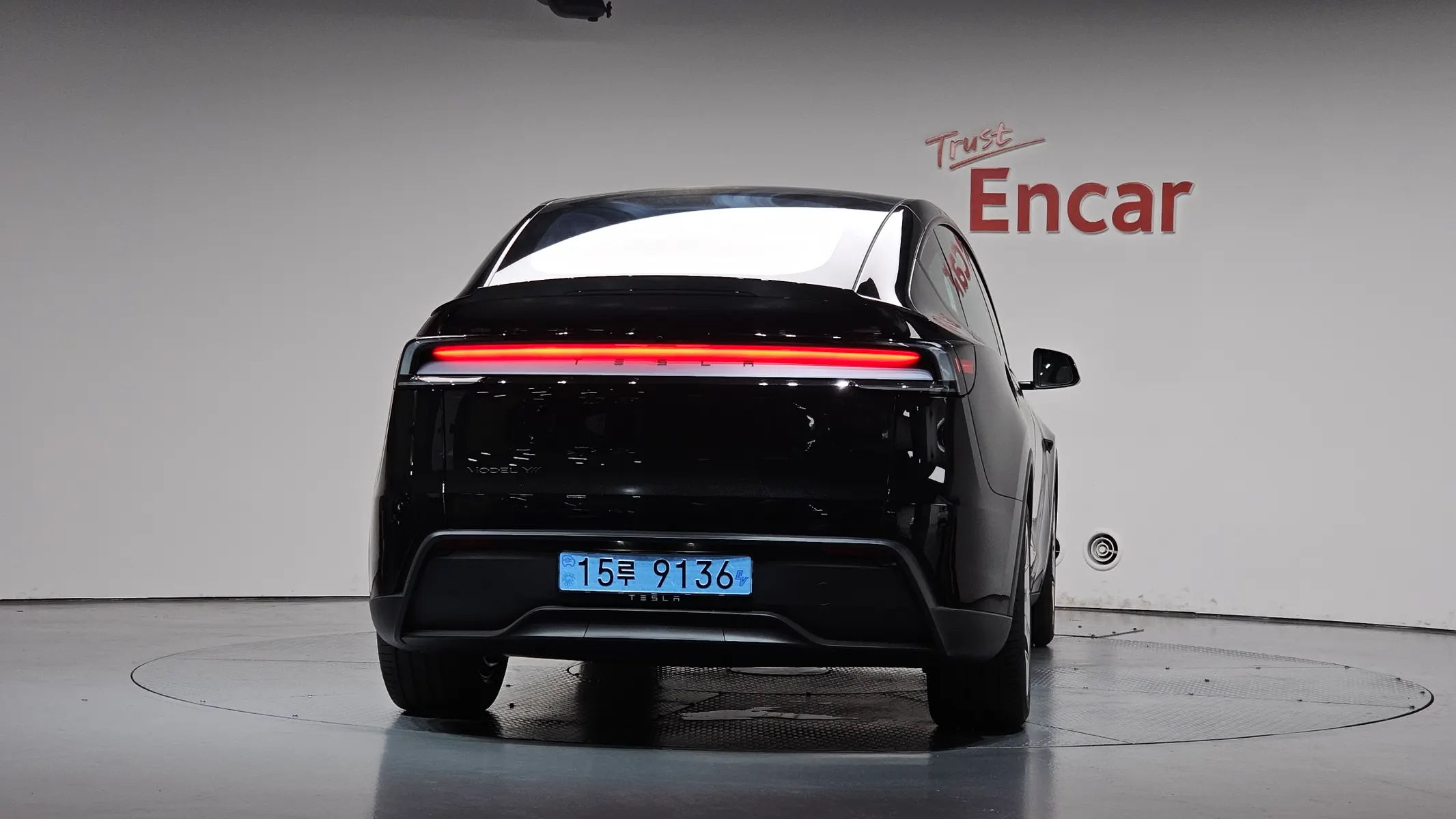 Tesla Y L AWD 2026 3/5