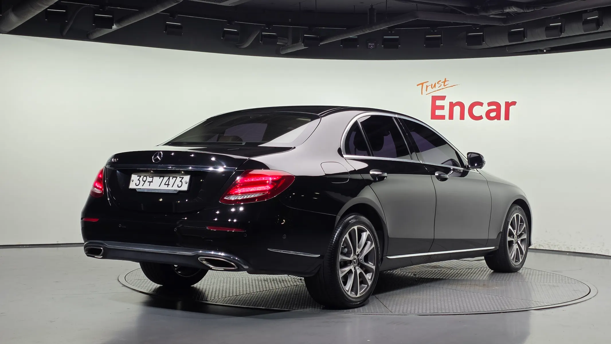 Mercedes-Benz E-Class W213 E300 2017 2/33