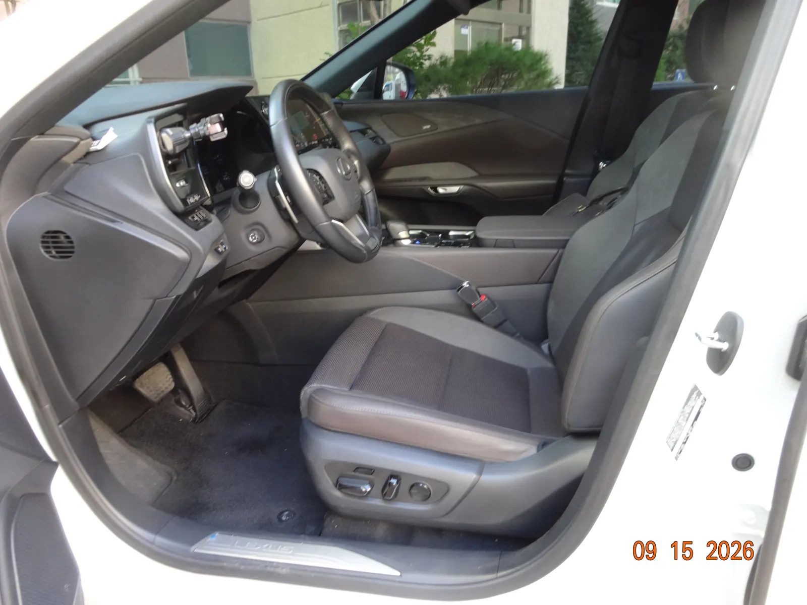 Lexus RX450h+ 5 2025 4/5