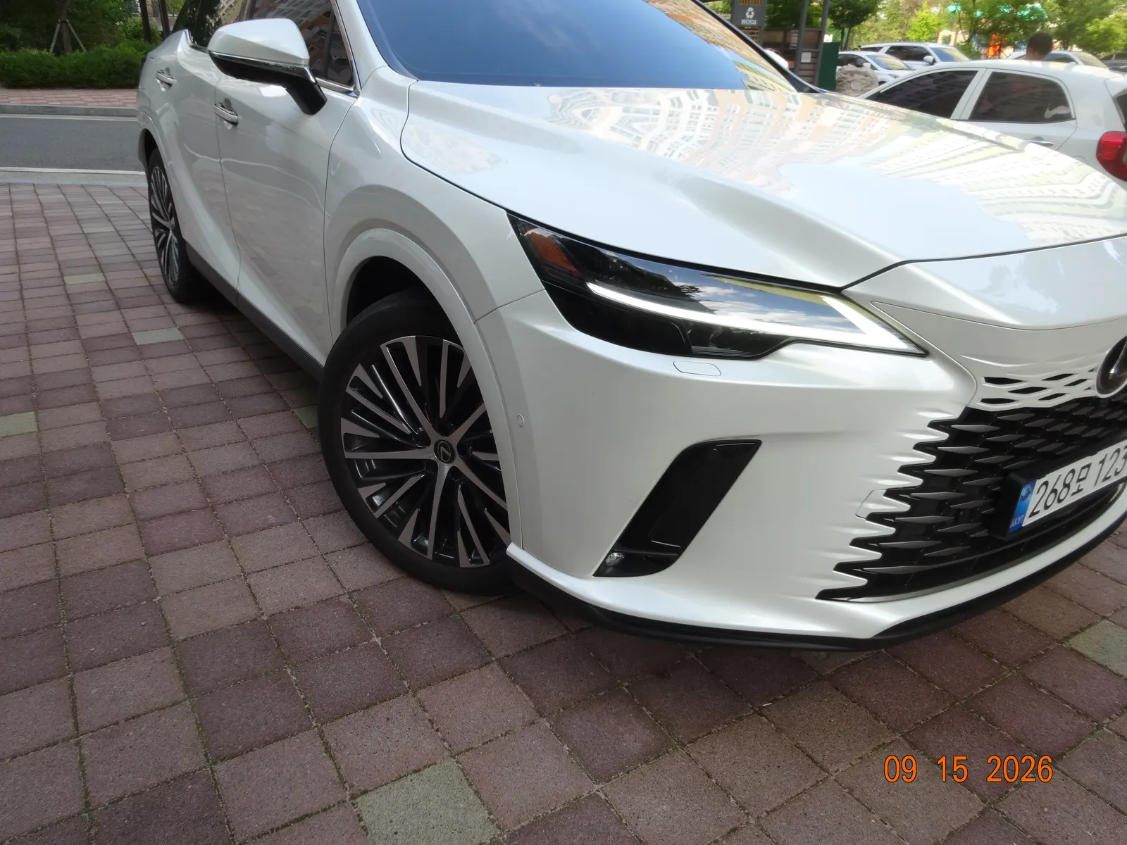 Lexus RX450h+ 5 2025 2/5