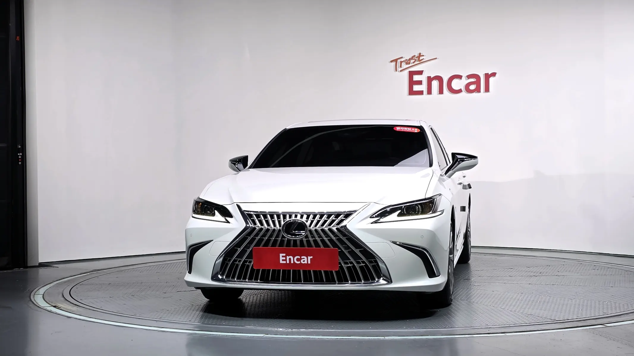 Lexus ES300h 7 2025 2/5