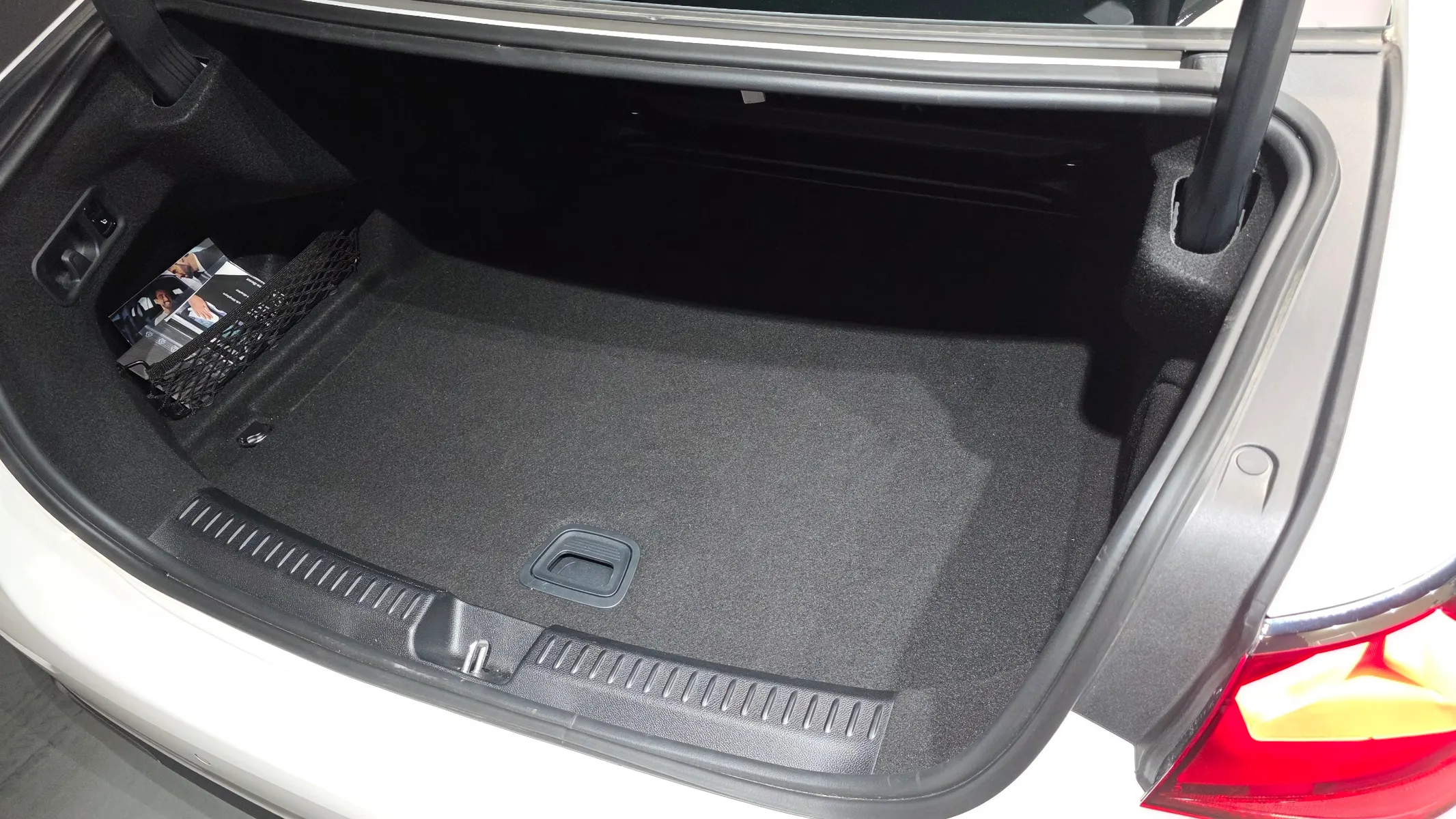 Mercedes-Benz E-Class W214 E200 2025 31/32