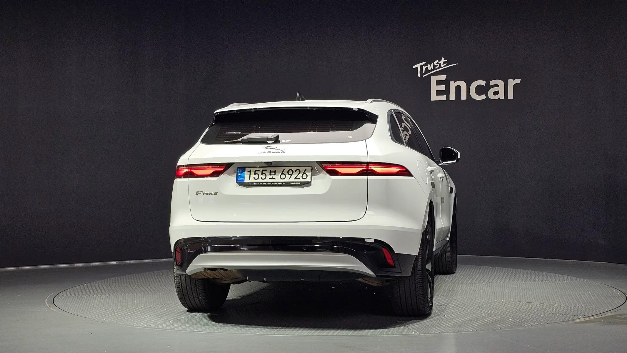Jaguar F-PACE D200 SE 2022 3/5