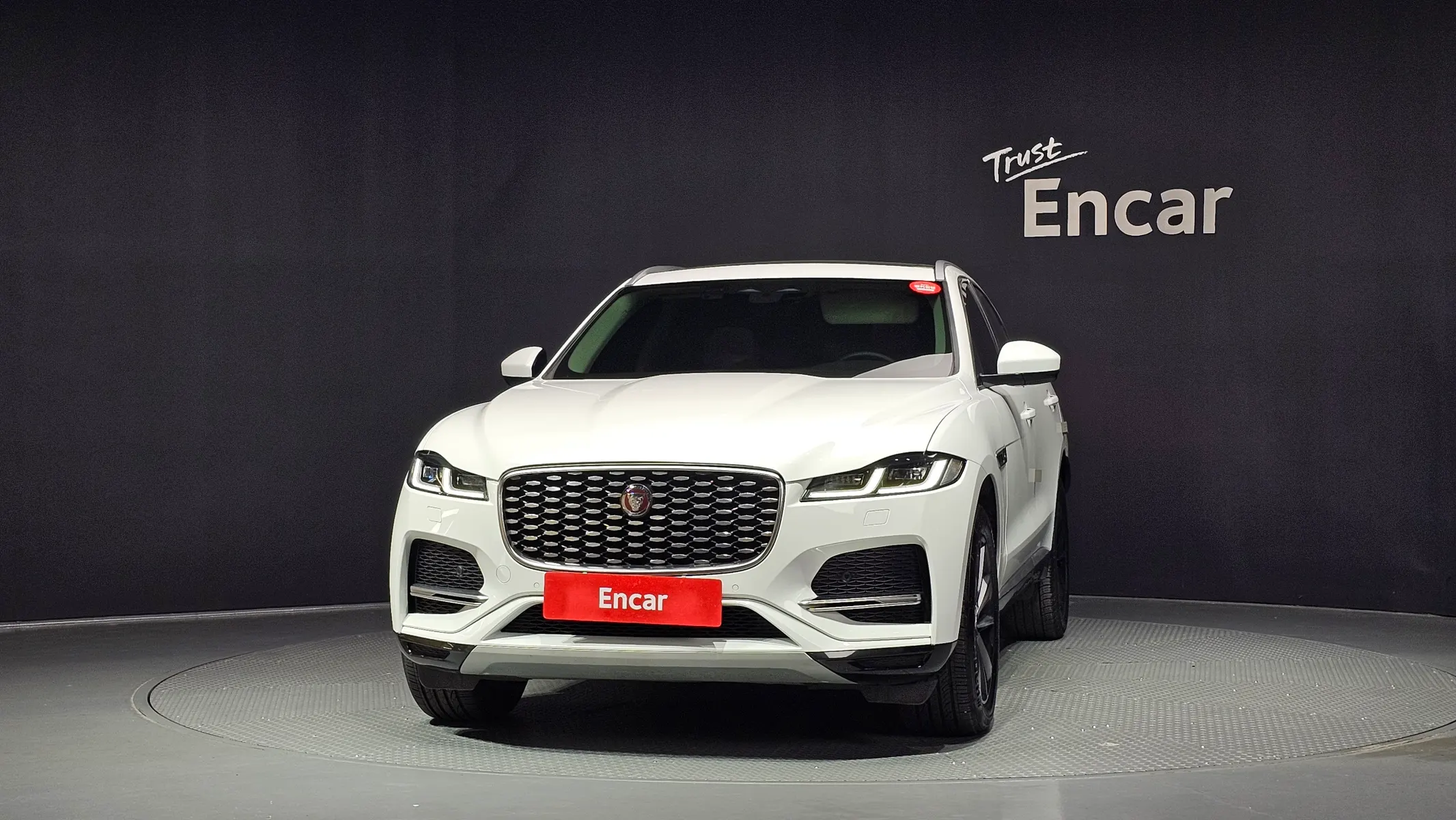 Jaguar F-PACE D200 SE 2022 2/5