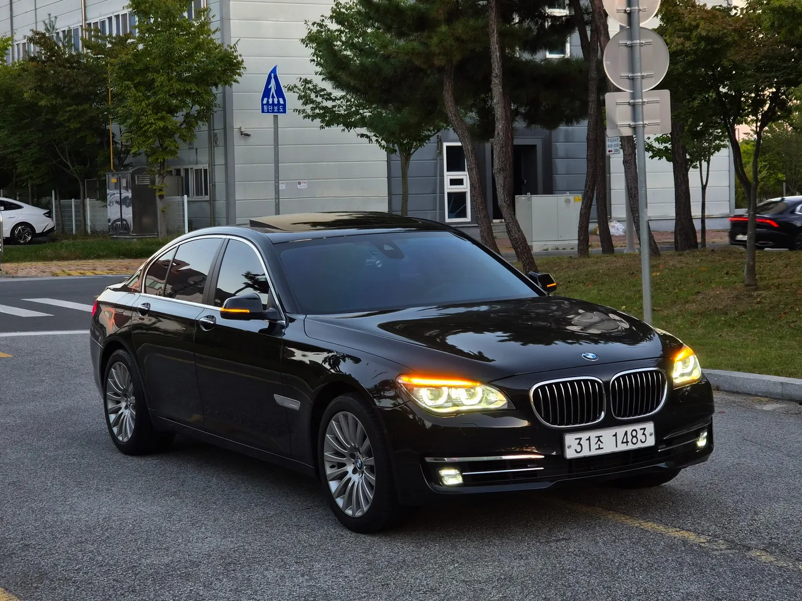 BMW 7 Series (F01) 740d xDrive 2013 2/21