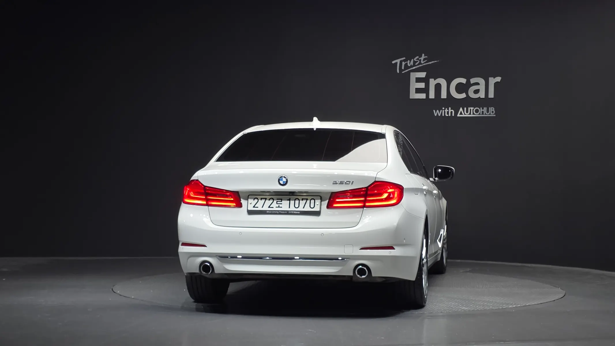 BMW 5 Series (G30) 520i 2019 3/33
