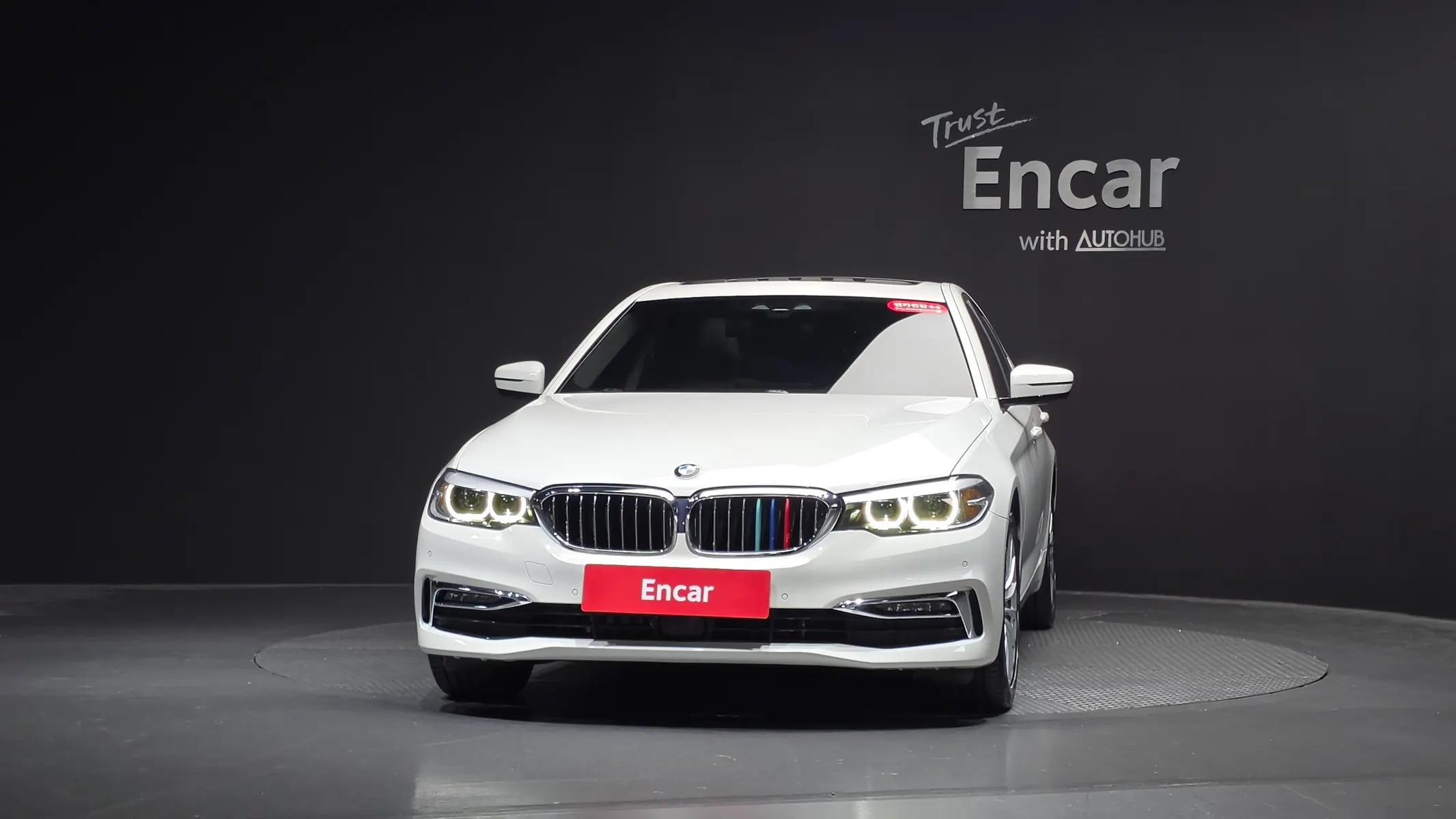 BMW 5 Series (G30) 520i 2019 2/33