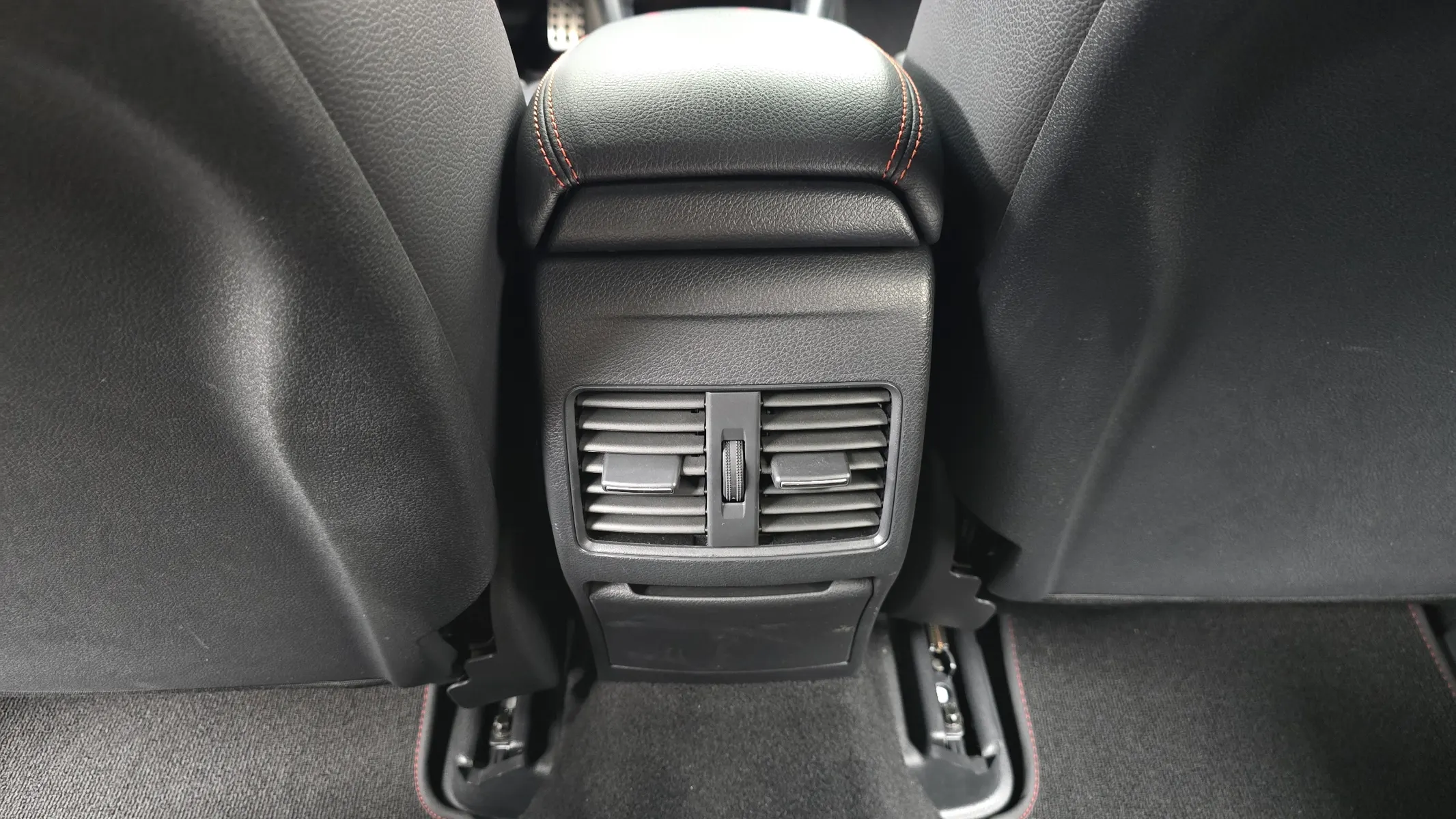 Mercedes-Benz CLA-Class C117 CLA220 AMG Line 2018 30/31
