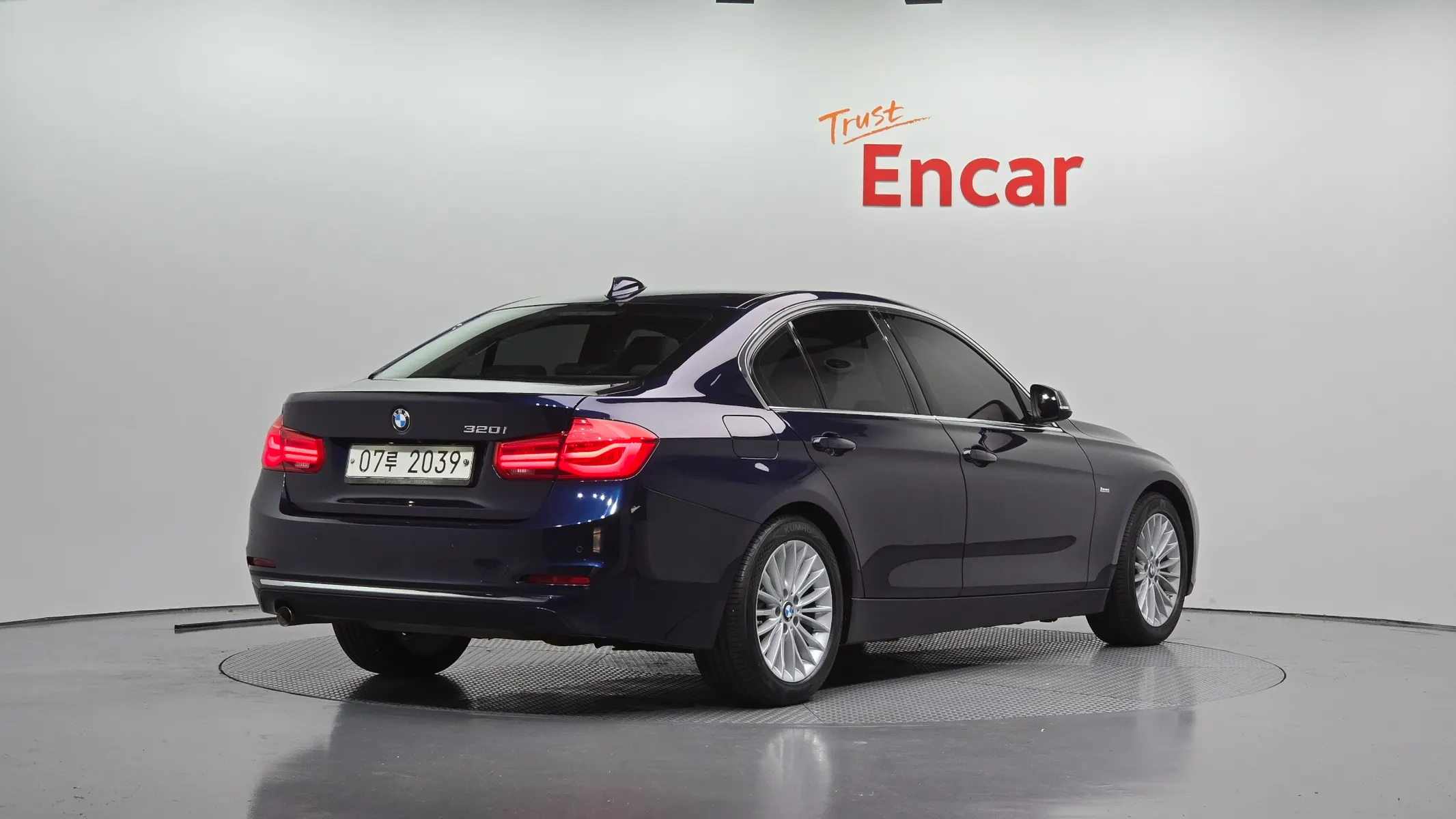 BMW 3 Series (F30) 320i 2017 2/31