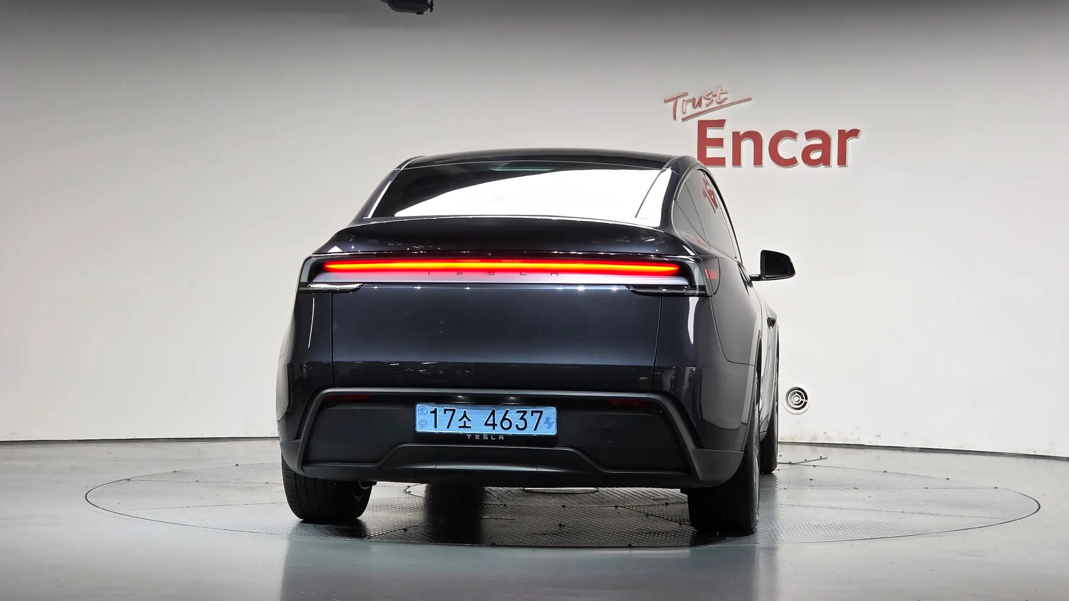 Tesla Y RWD 2026 3/5