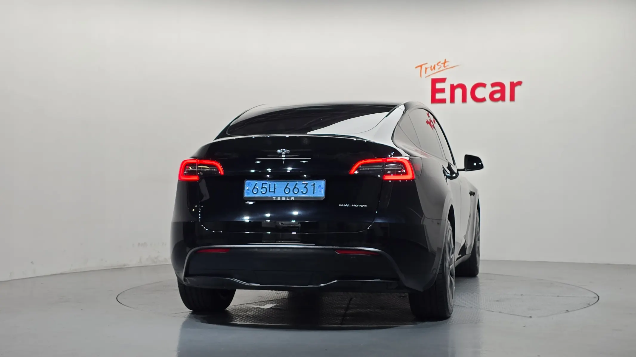Tesla Y AWD 2024 3/5