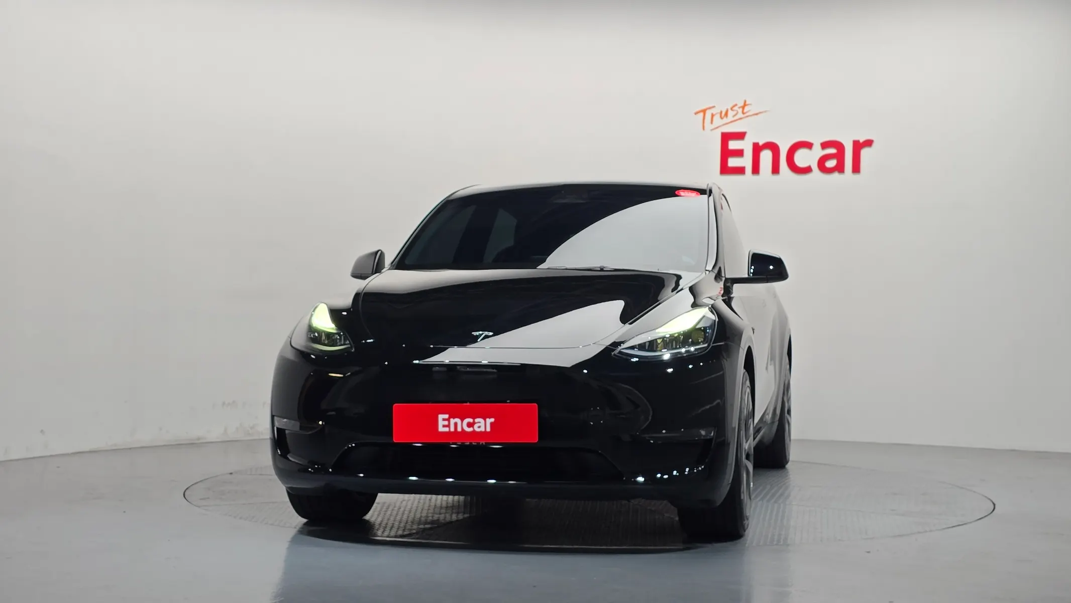 Tesla Y AWD 2024 2/5