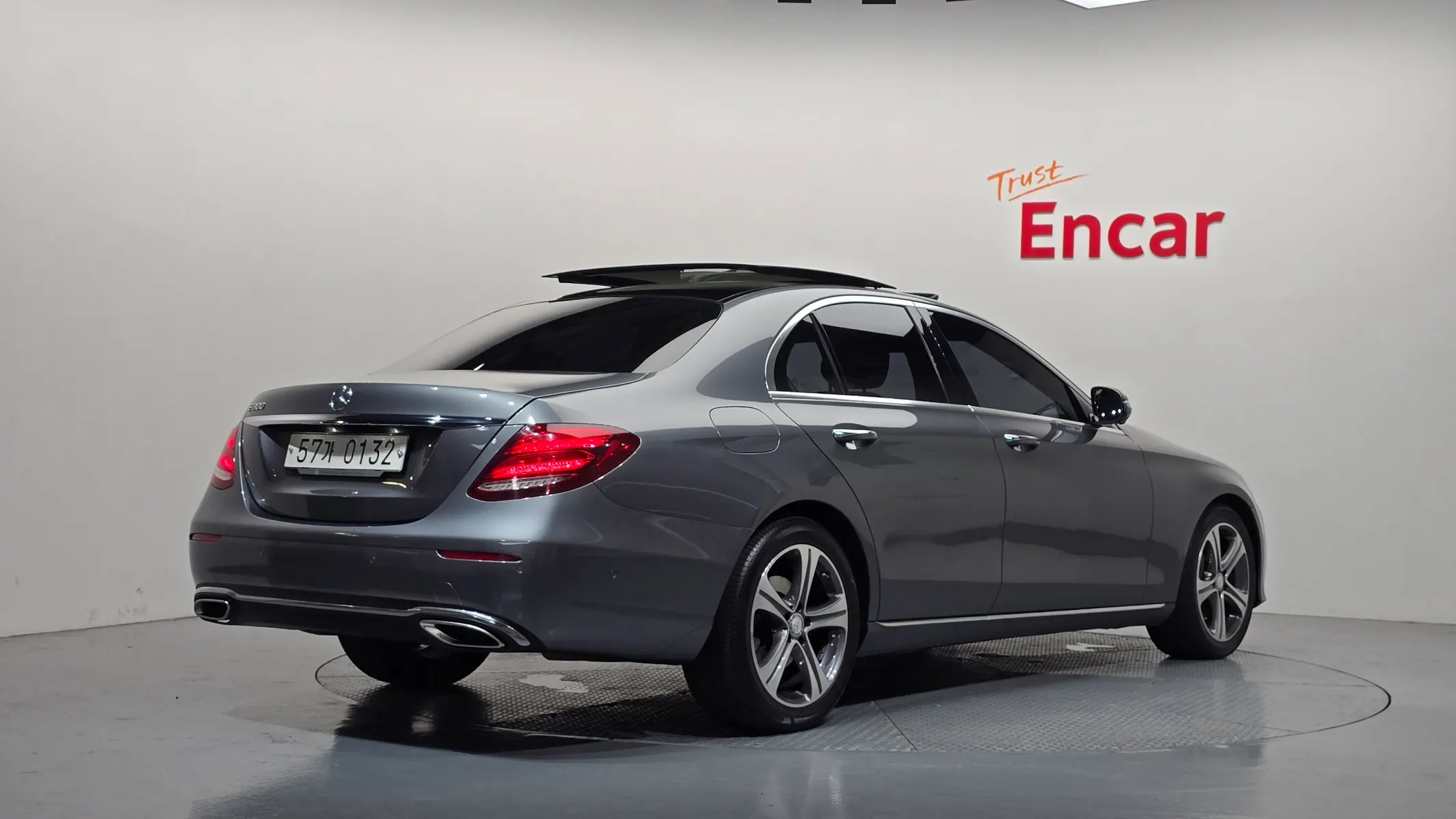 Mercedes-Benz E-Class W213 E300 2016 2/21