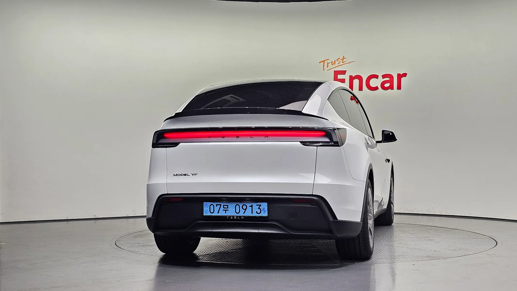 Tesla Y L AWD 2026 3/5