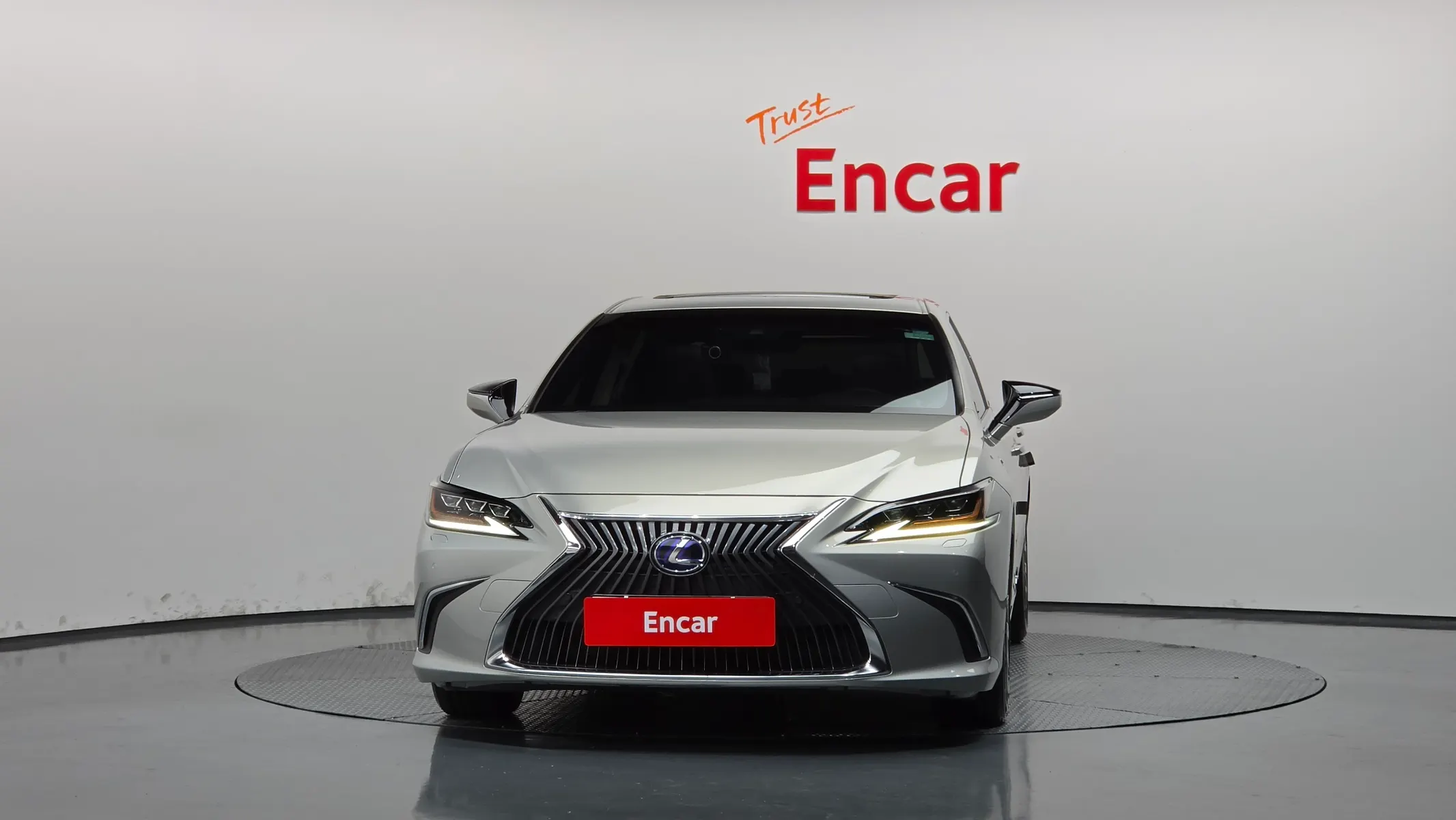 Lexus ES300h 7 2020 2/5