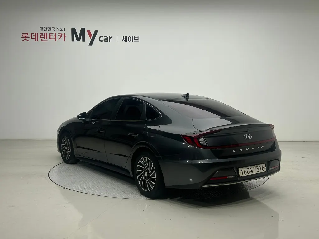 Hyundai (DN8) 2021 2/5