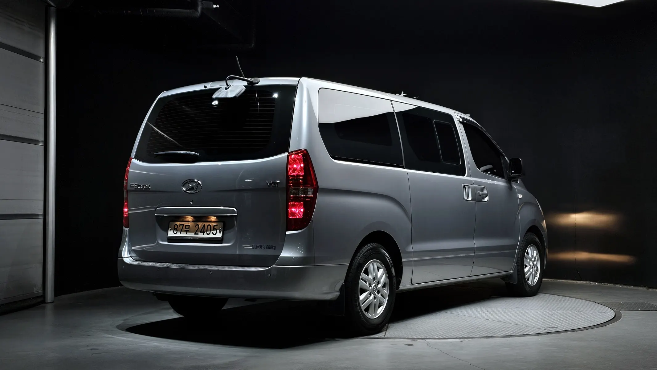 Hyundai Grand Starex 5 2017 2/21