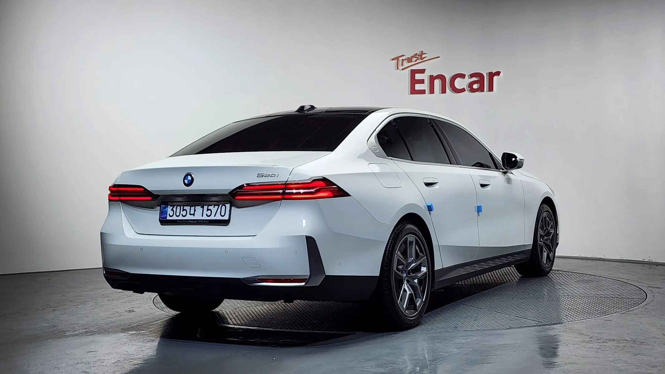 BMW 5 Series (G60) 520i 2023 2/21