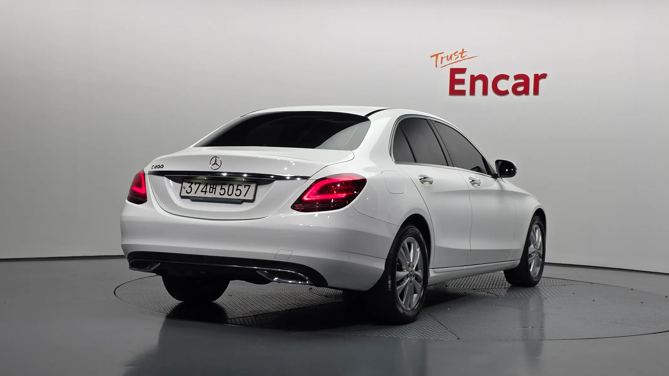 Mercedes-Benz C-Class W205 C200 2020 2/33