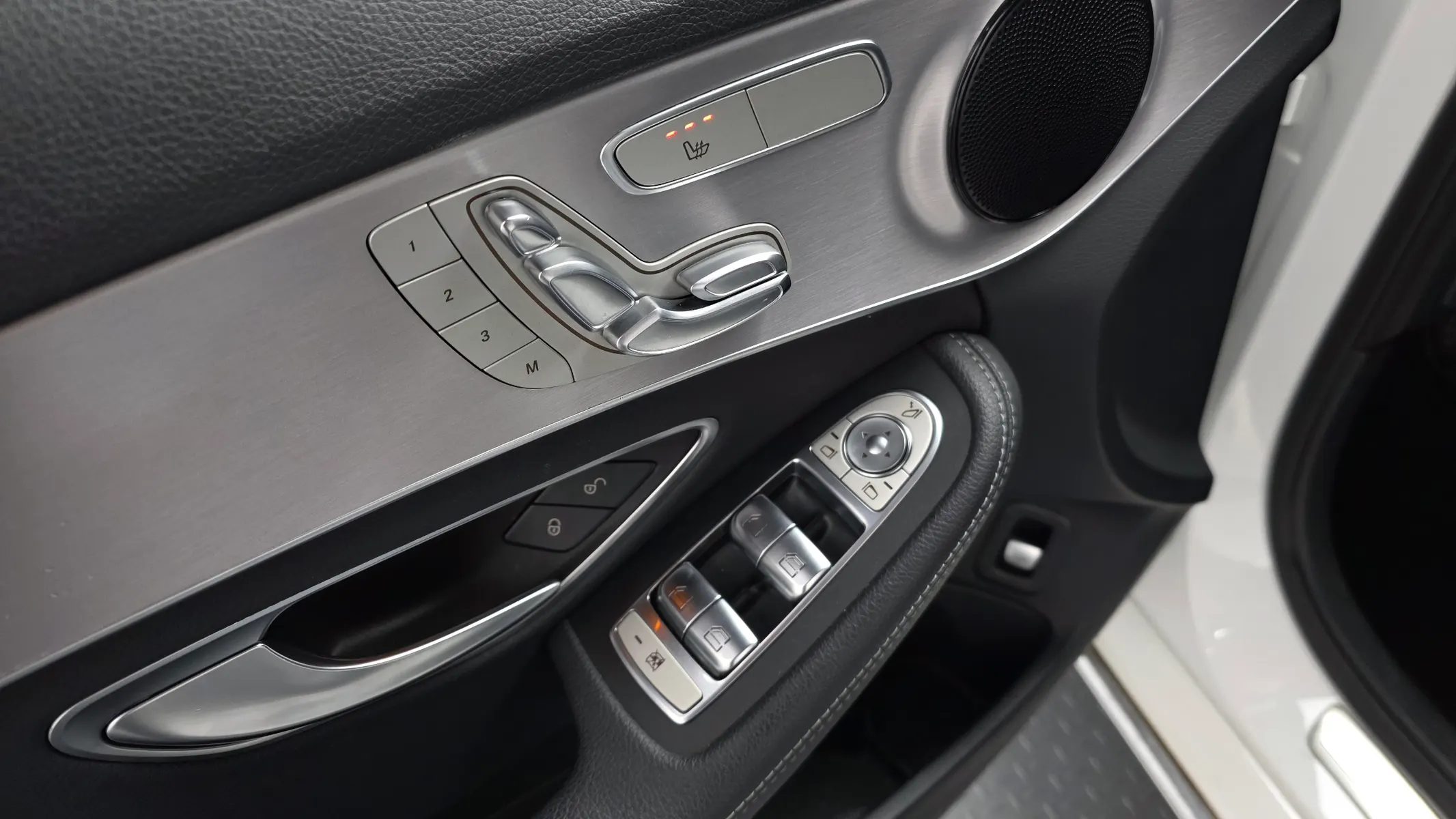 Mercedes-Benz C-Class W205 C200 2020 32/33