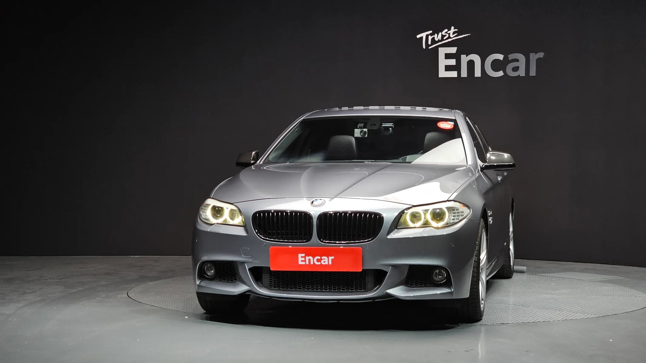 BMW 5 Series (F10) 550i xDrive 2012 3/32