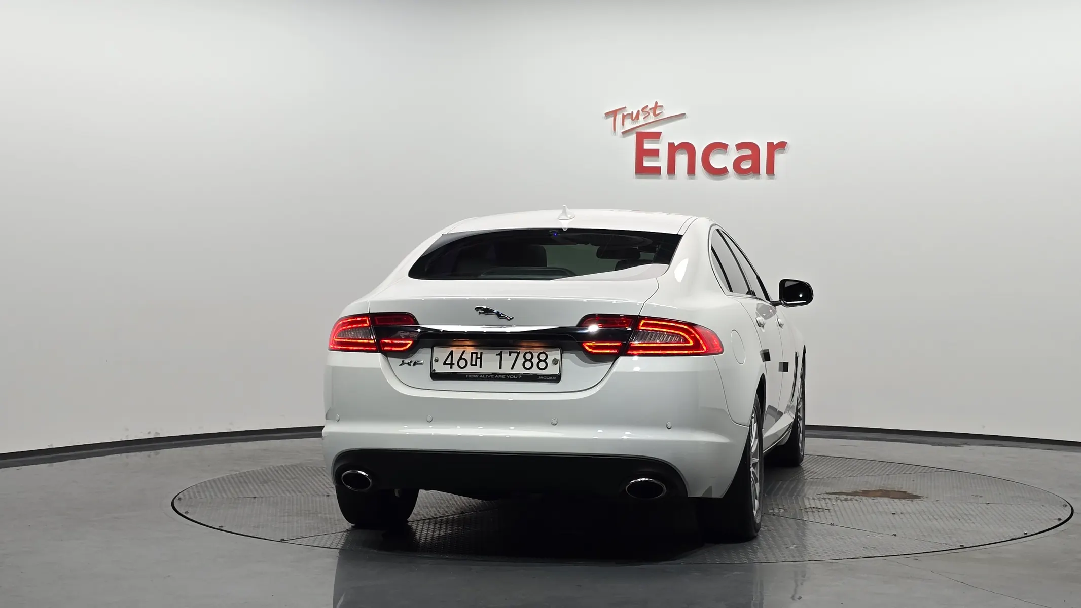 Jaguar New XF 2.0 2014 3/4