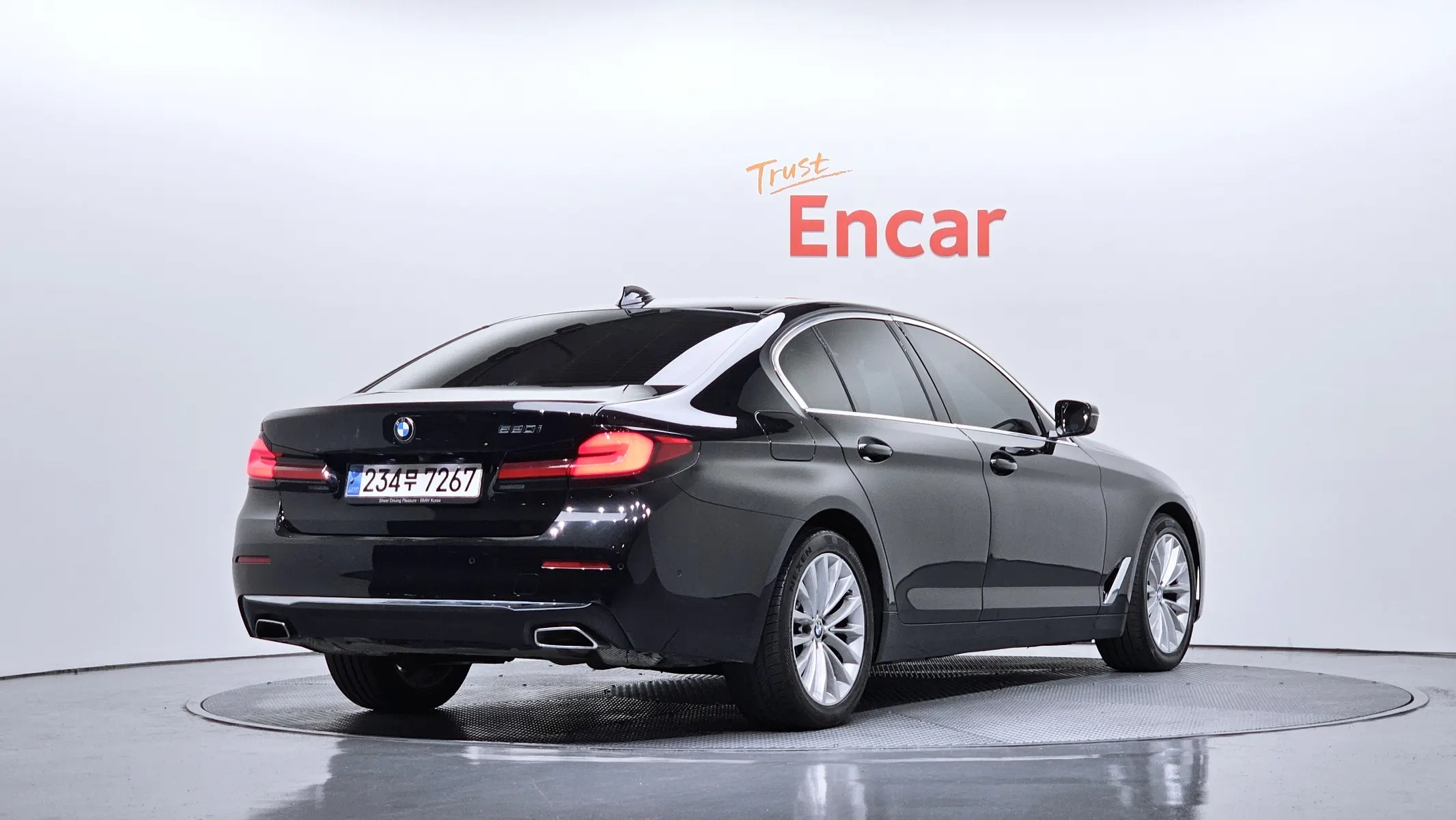 BMW 5 Series (G30) 520i 2023 2/35