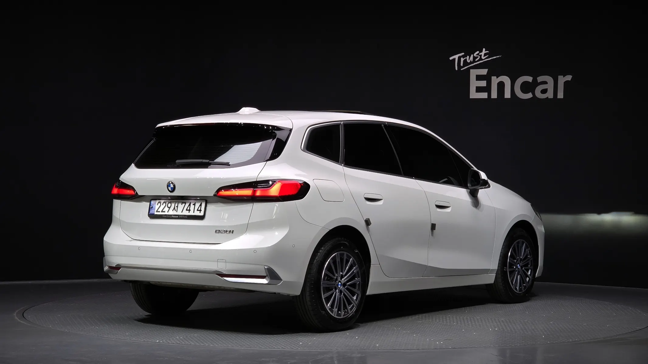 BMW 2 Series Tourer (U06) 220i 2024 2/34