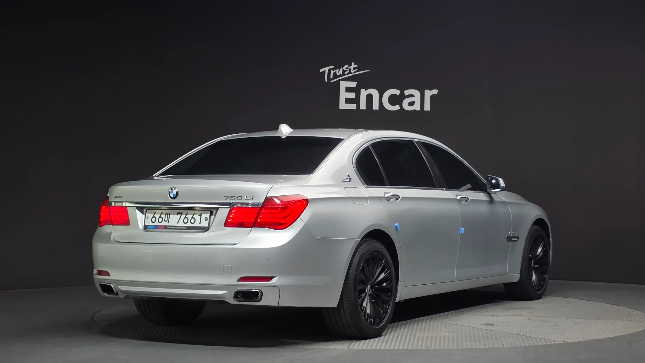 BMW 7 Series (F01) 750Li xDrive 2011 2/21